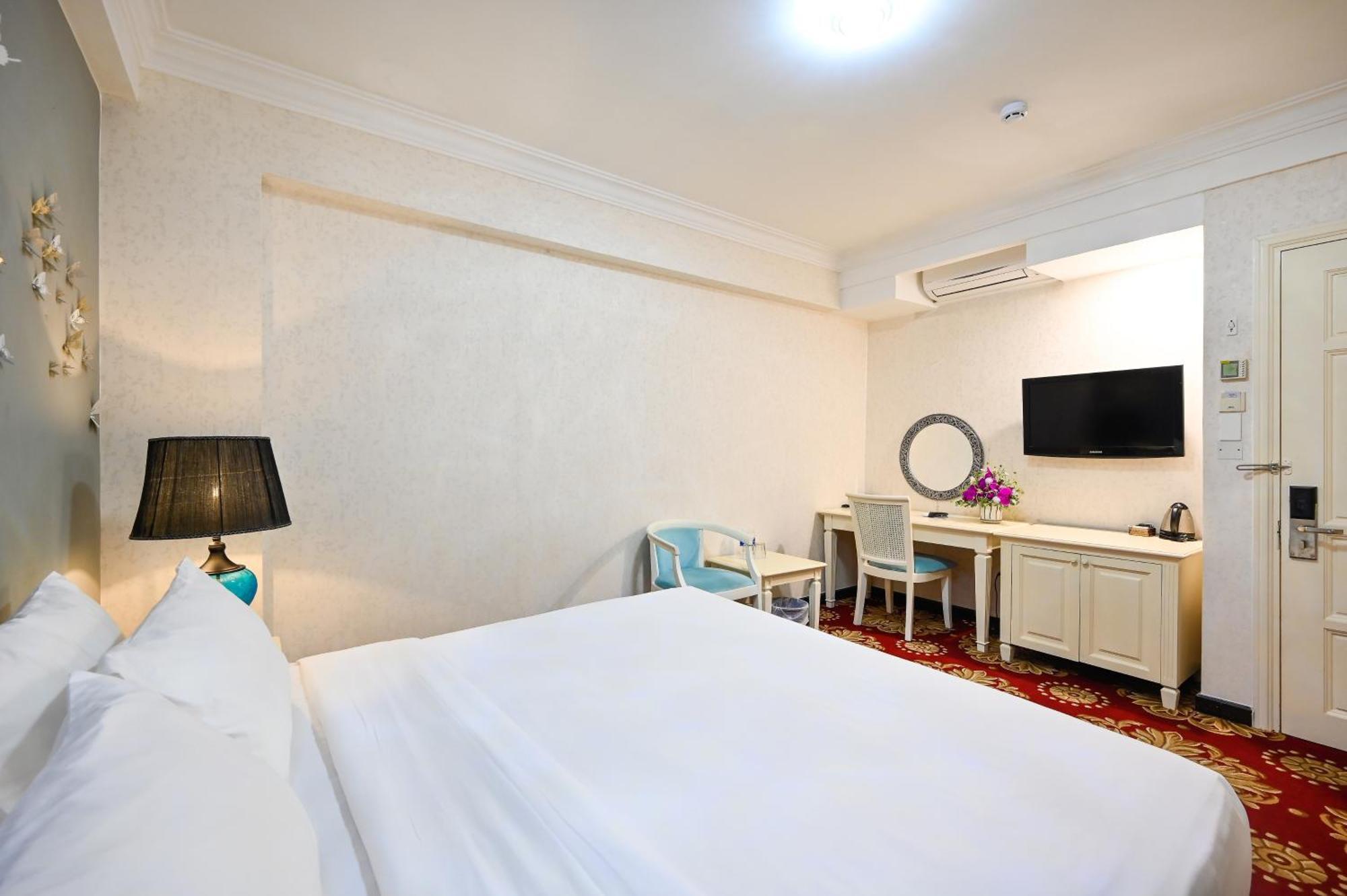 California Saigon & Rooftop Pool 3* Ho Chi Minh City