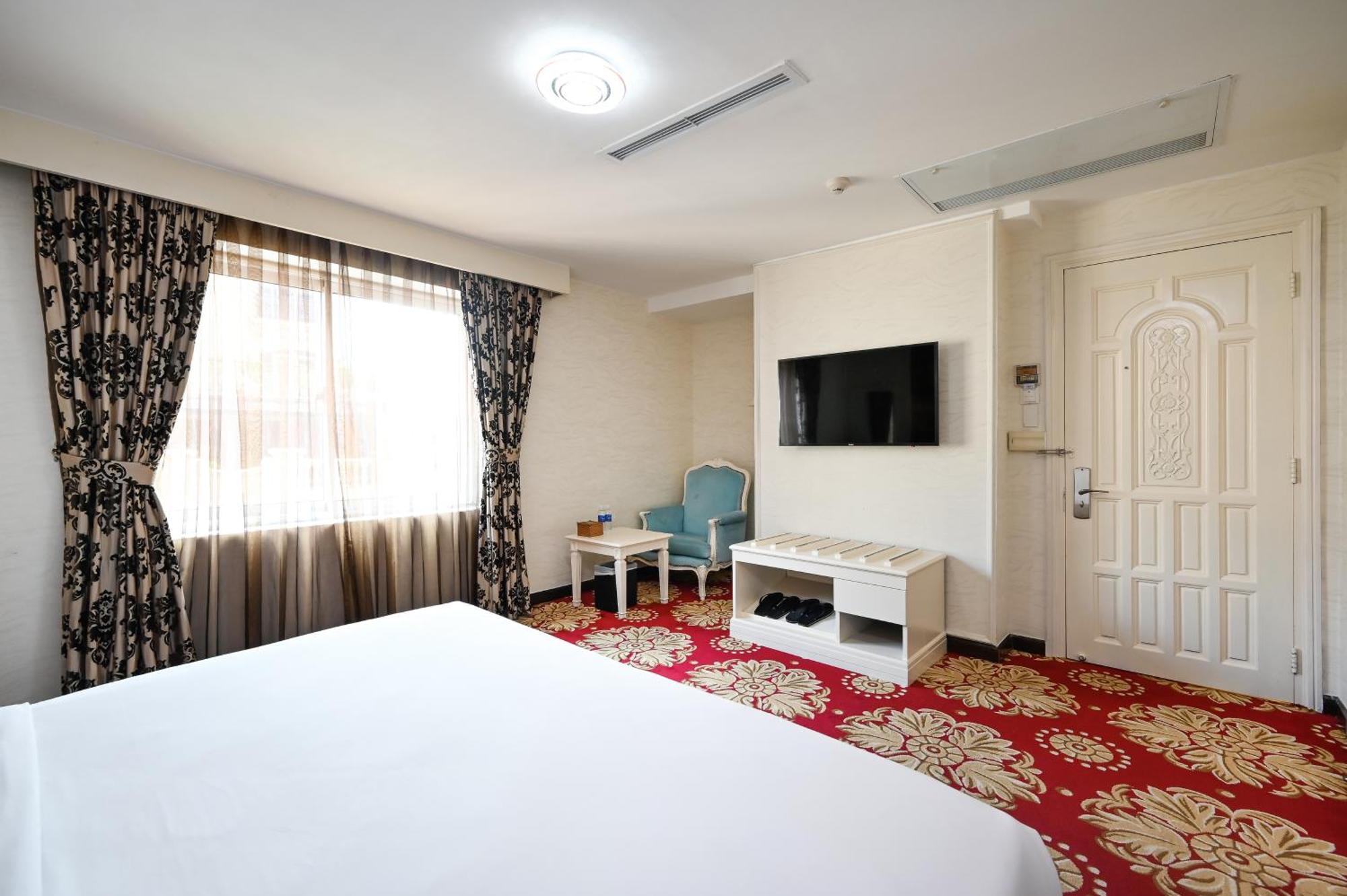 Hotel California Saigon & Rooftop Pool Ho Chi Minh City