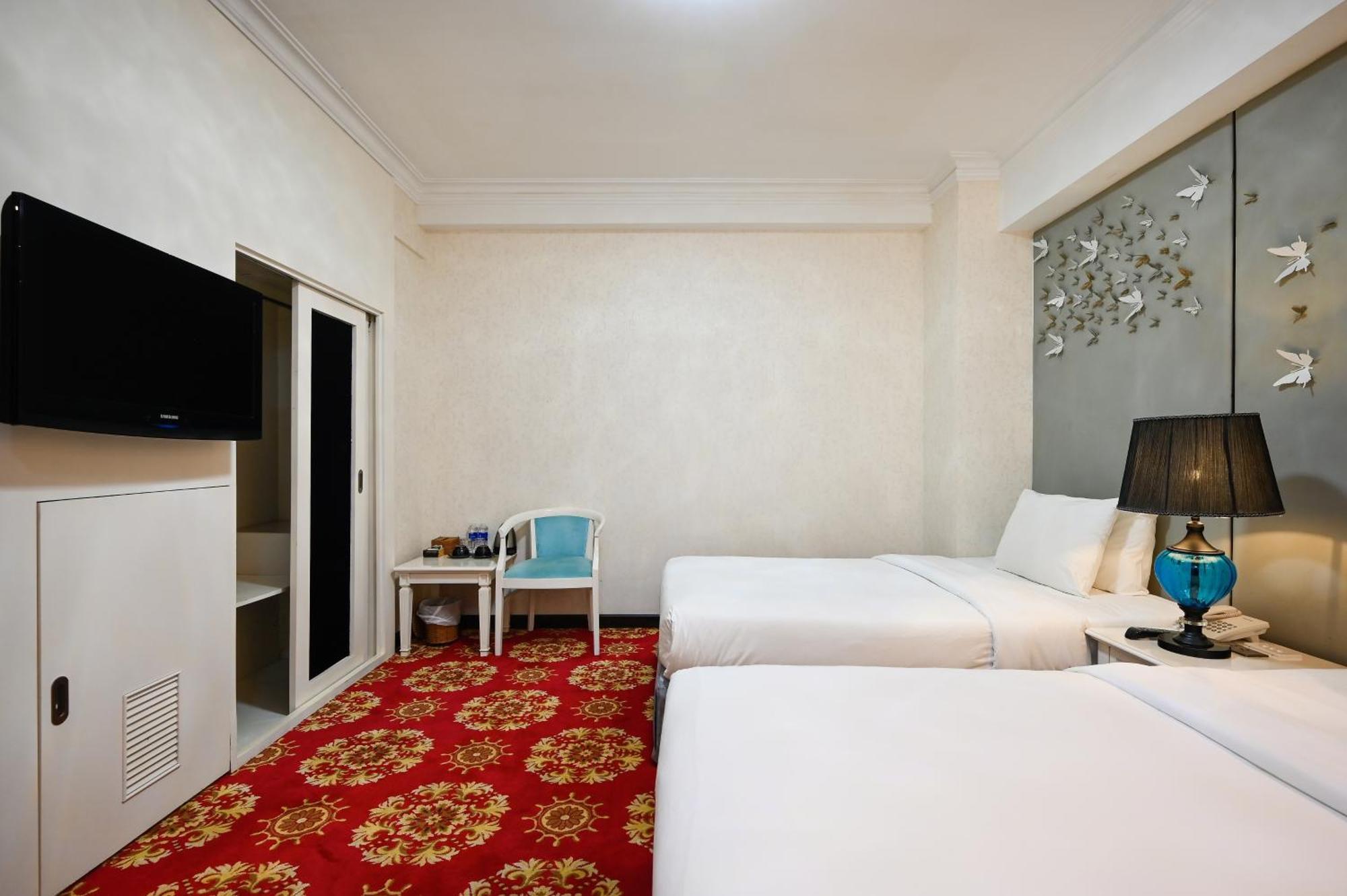 California Saigon & Rooftop Pool 3*