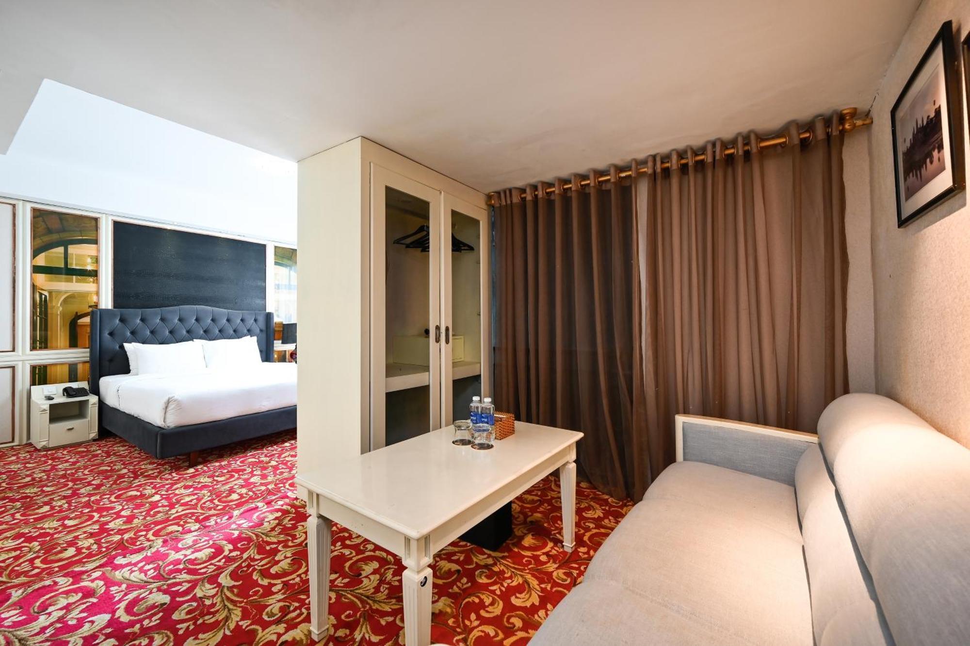 California Saigon & Rooftop Pool