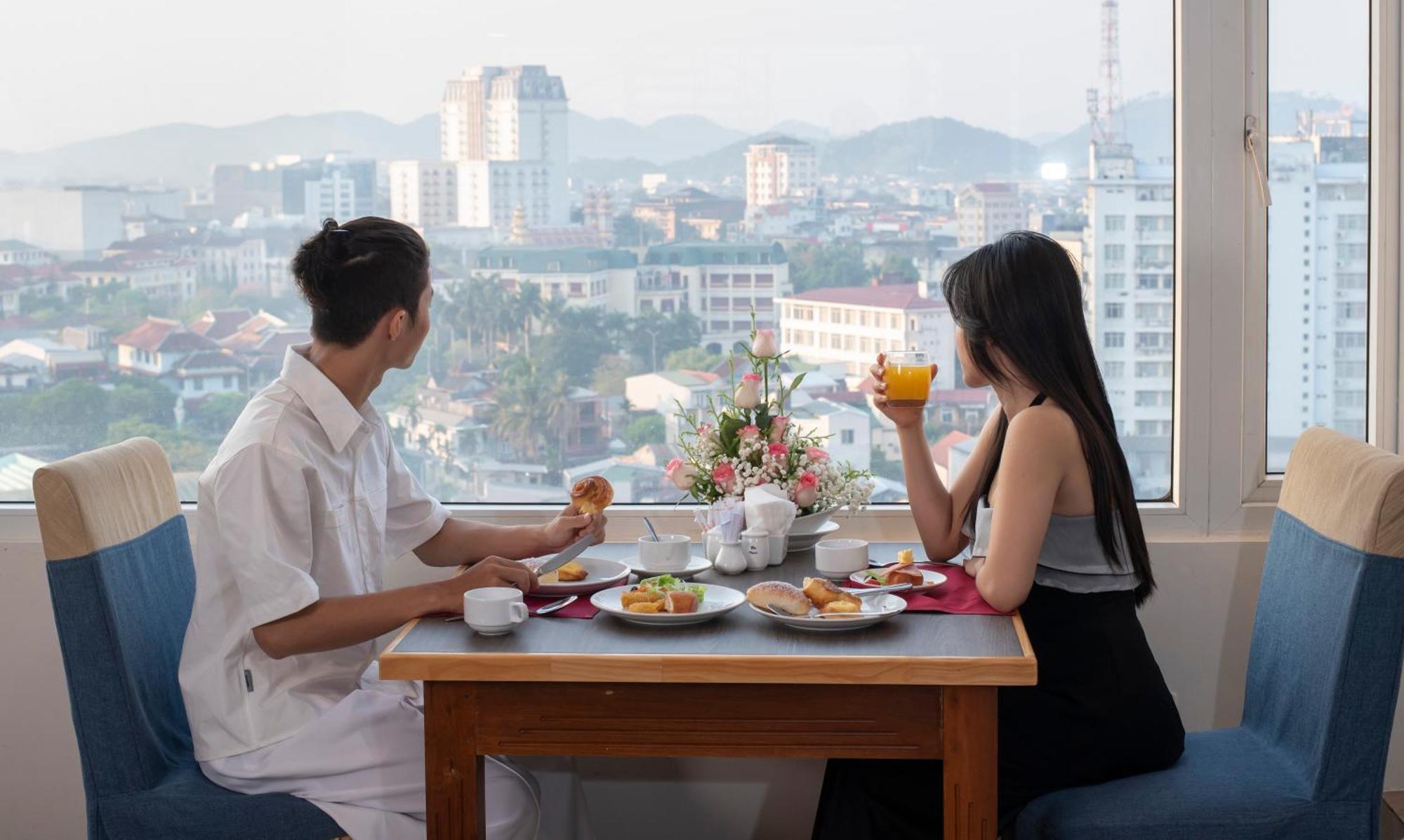 Romance Khách sạn 4*