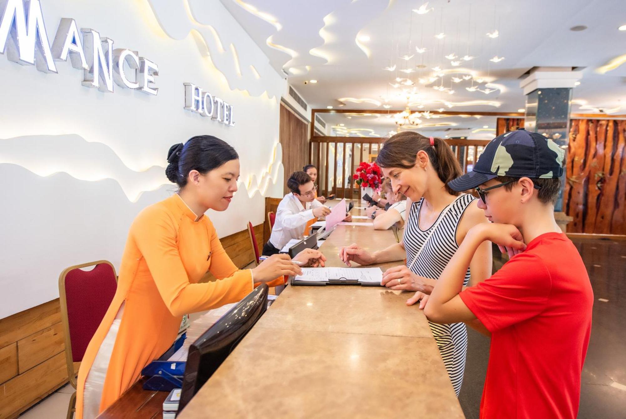 Khách sạn Romance Huế