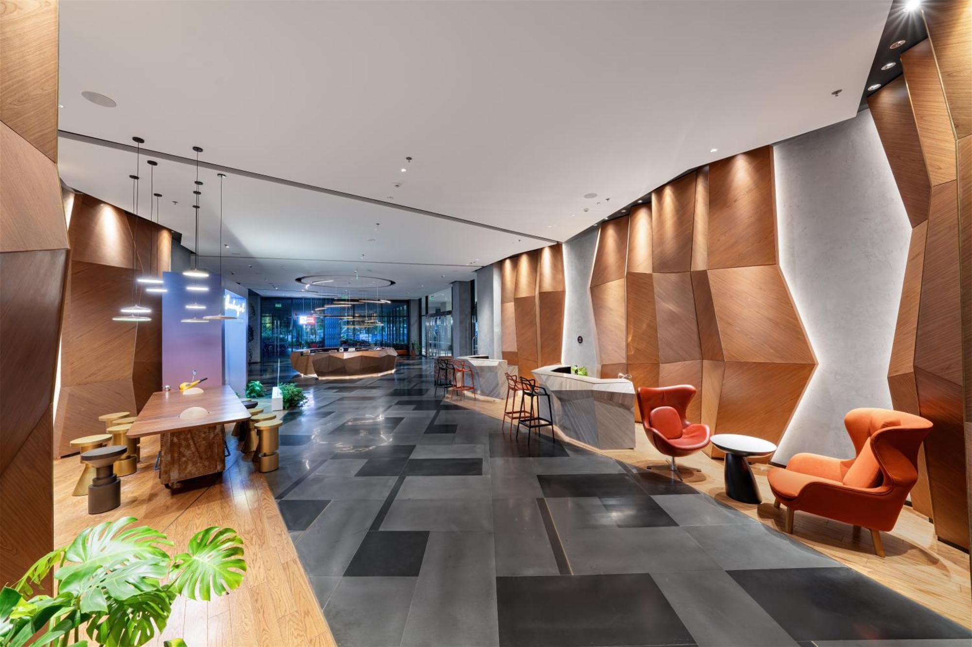 Citadines Marina Halong 5*