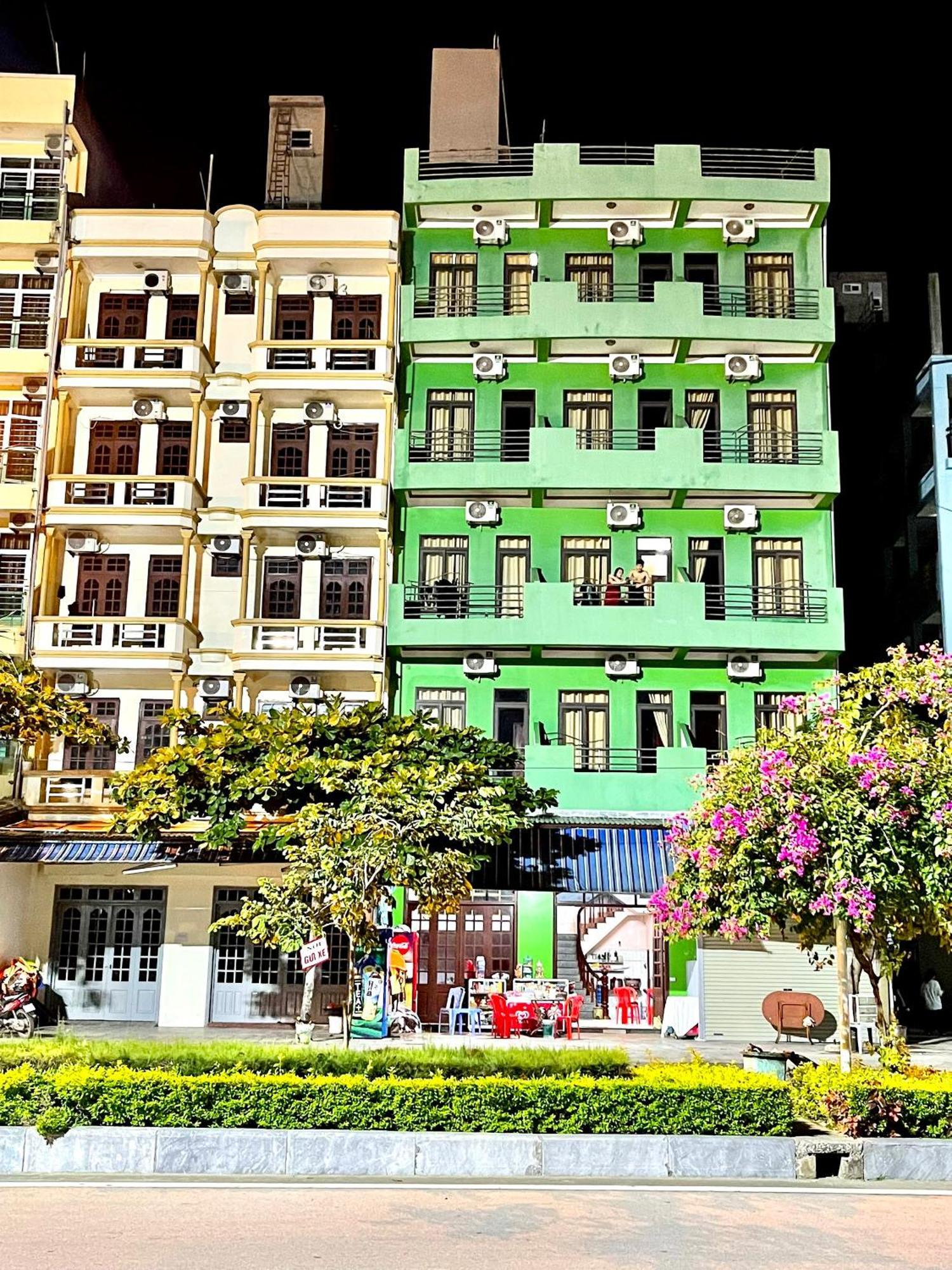 Phương Thuỷ *