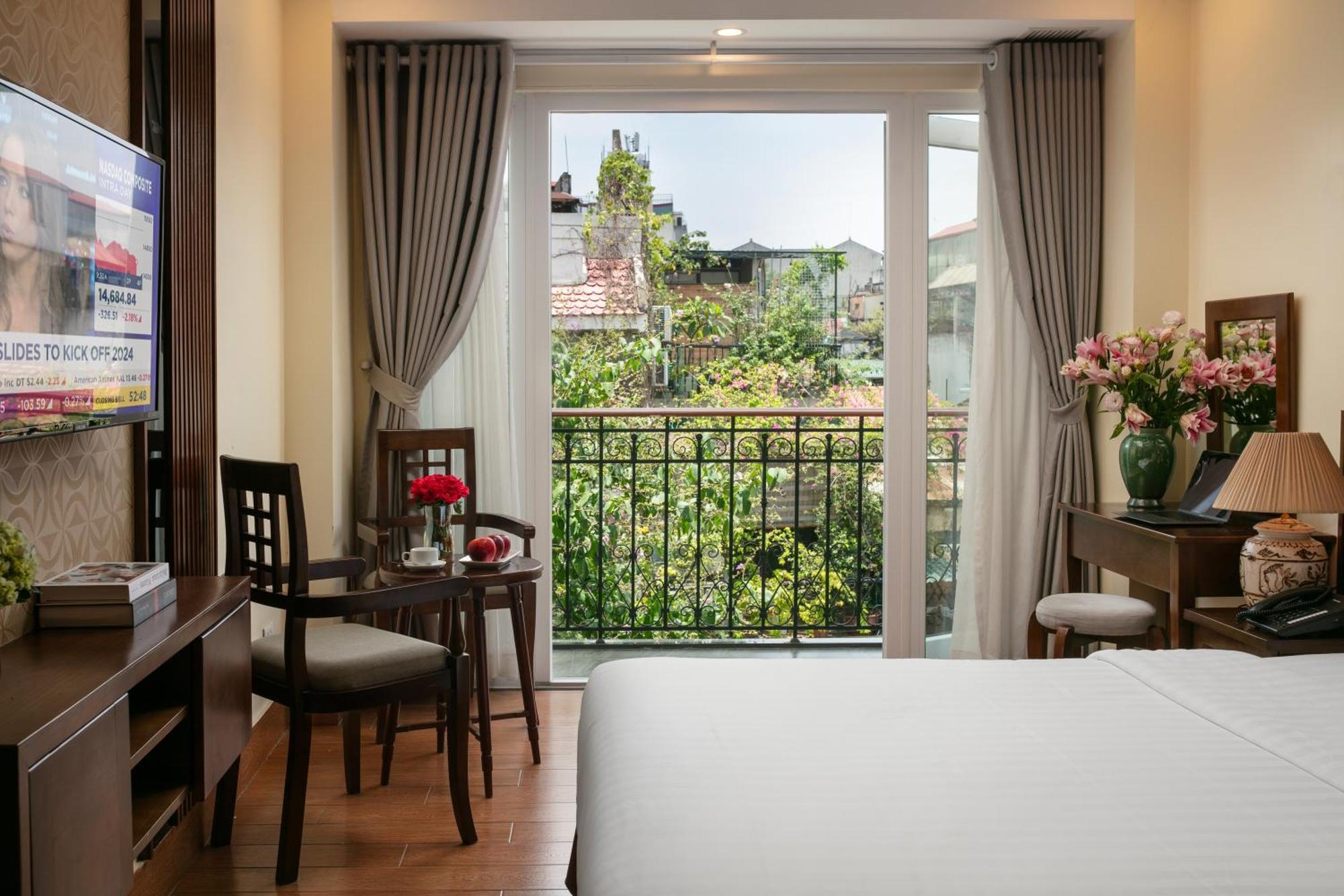 Hotel The West & Hanoi