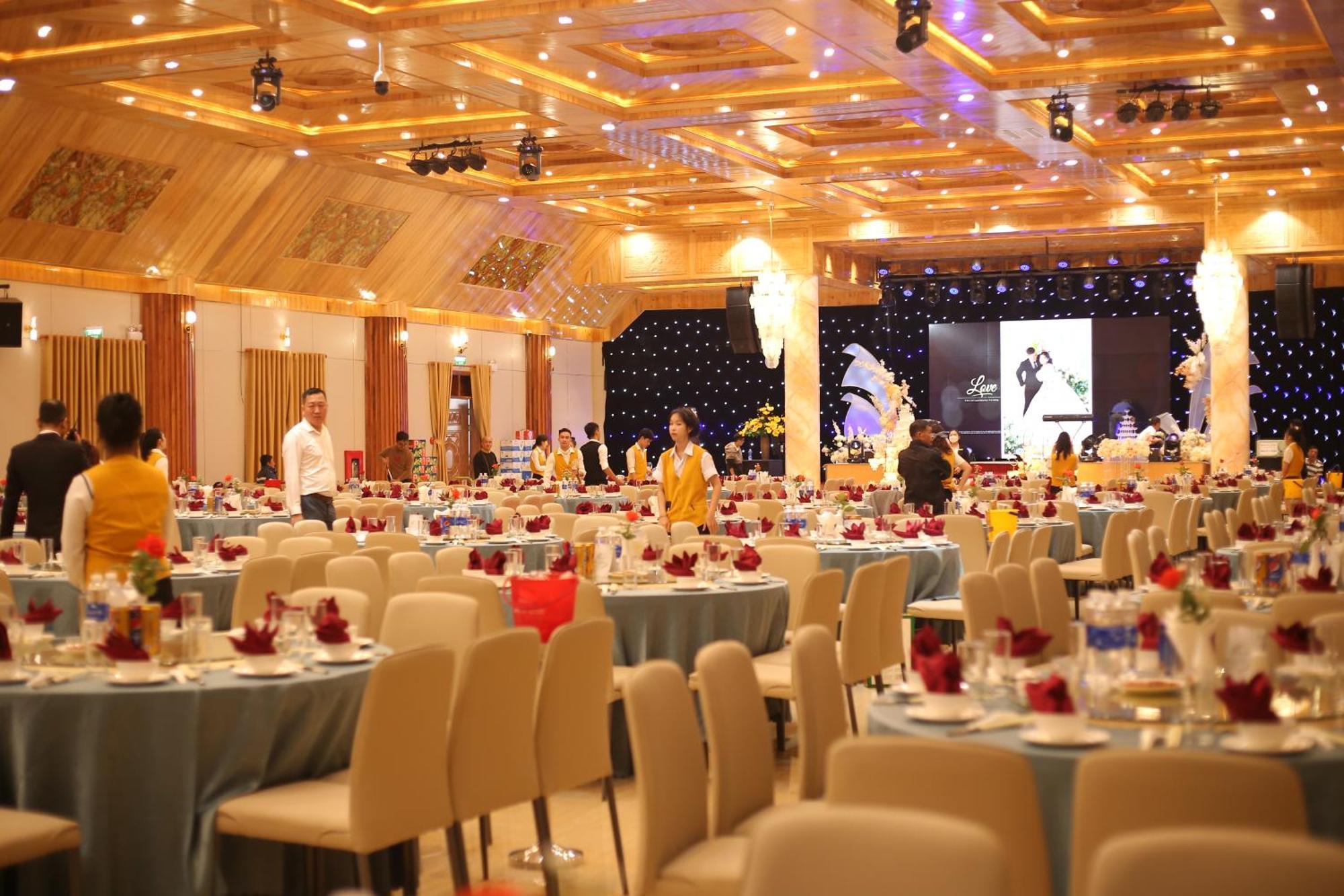 Phu Long & Restaurant Hotel Tam Ky