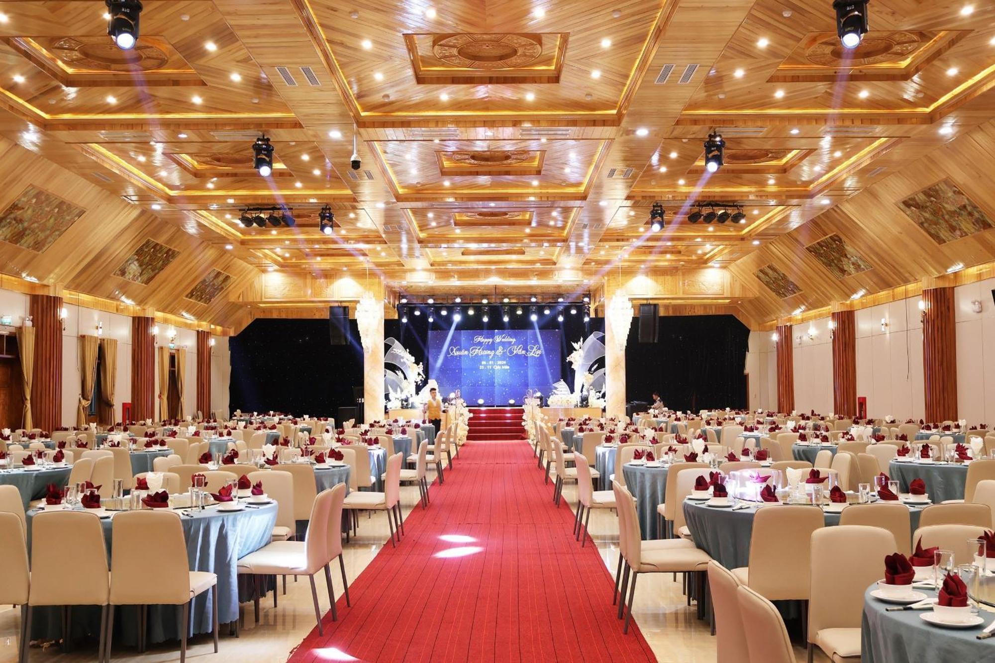Phu Long & Restaurant