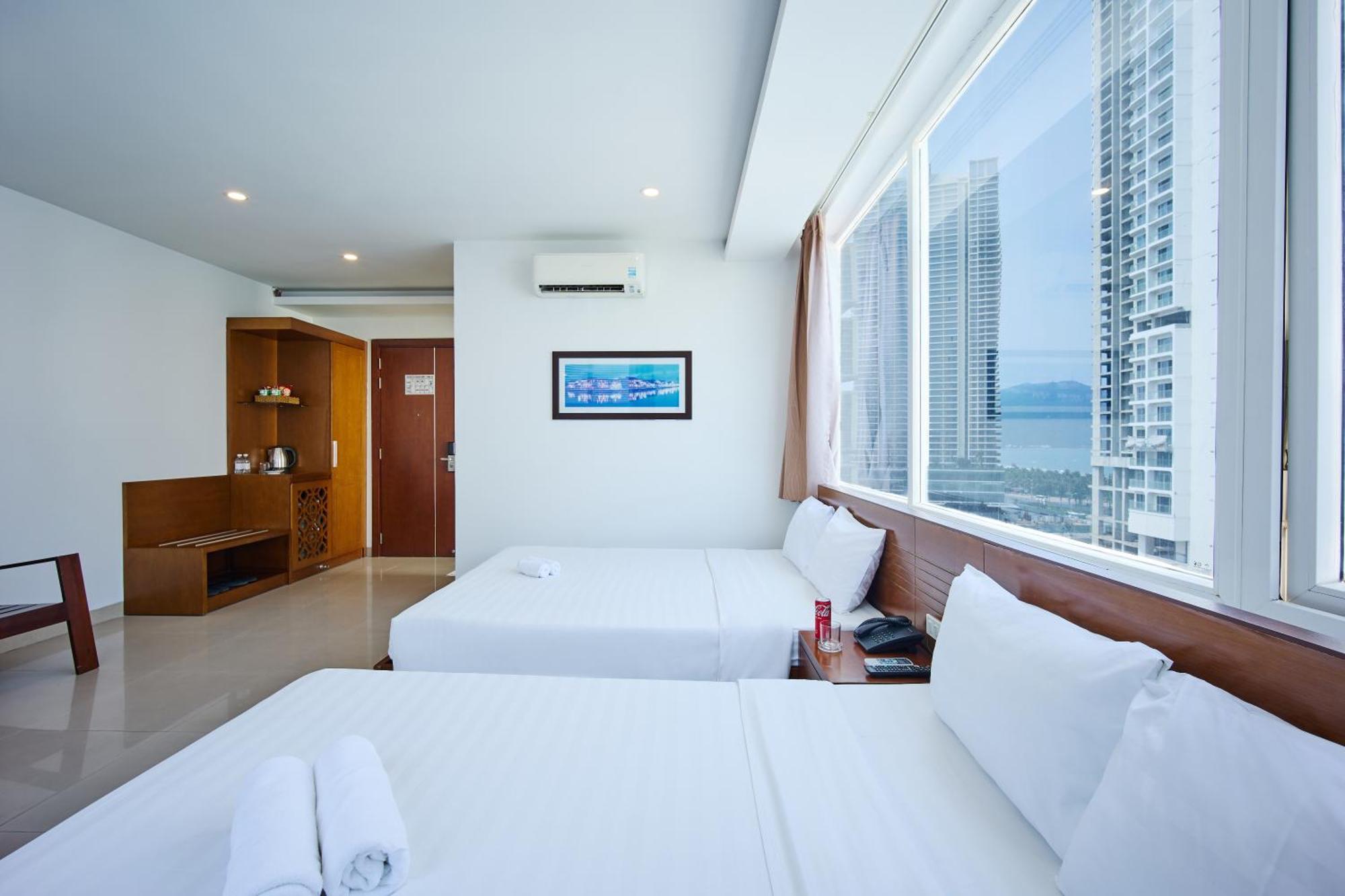 Khách sạn Golden Light 4*