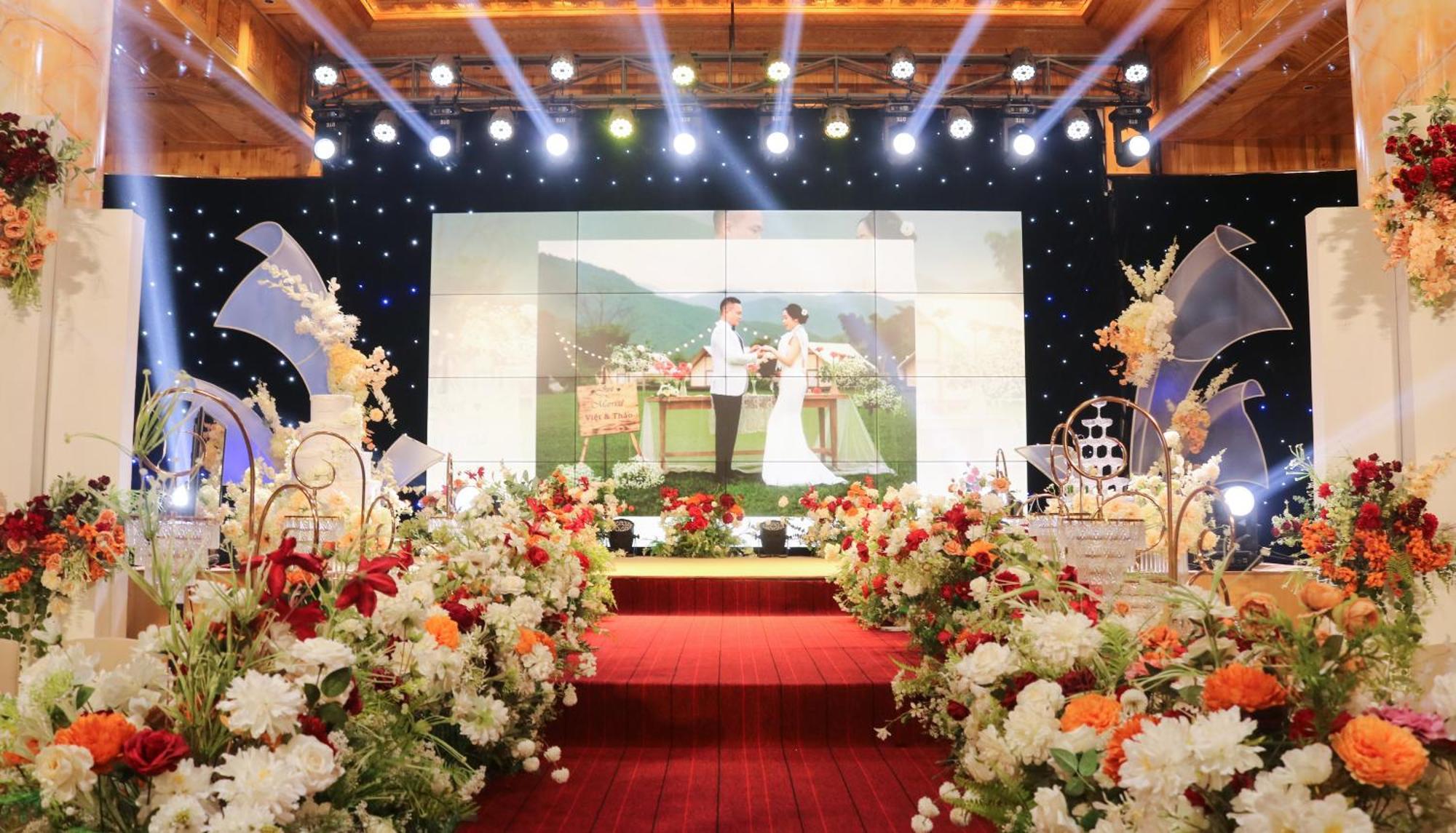 Phu Long & Restaurant Hotel