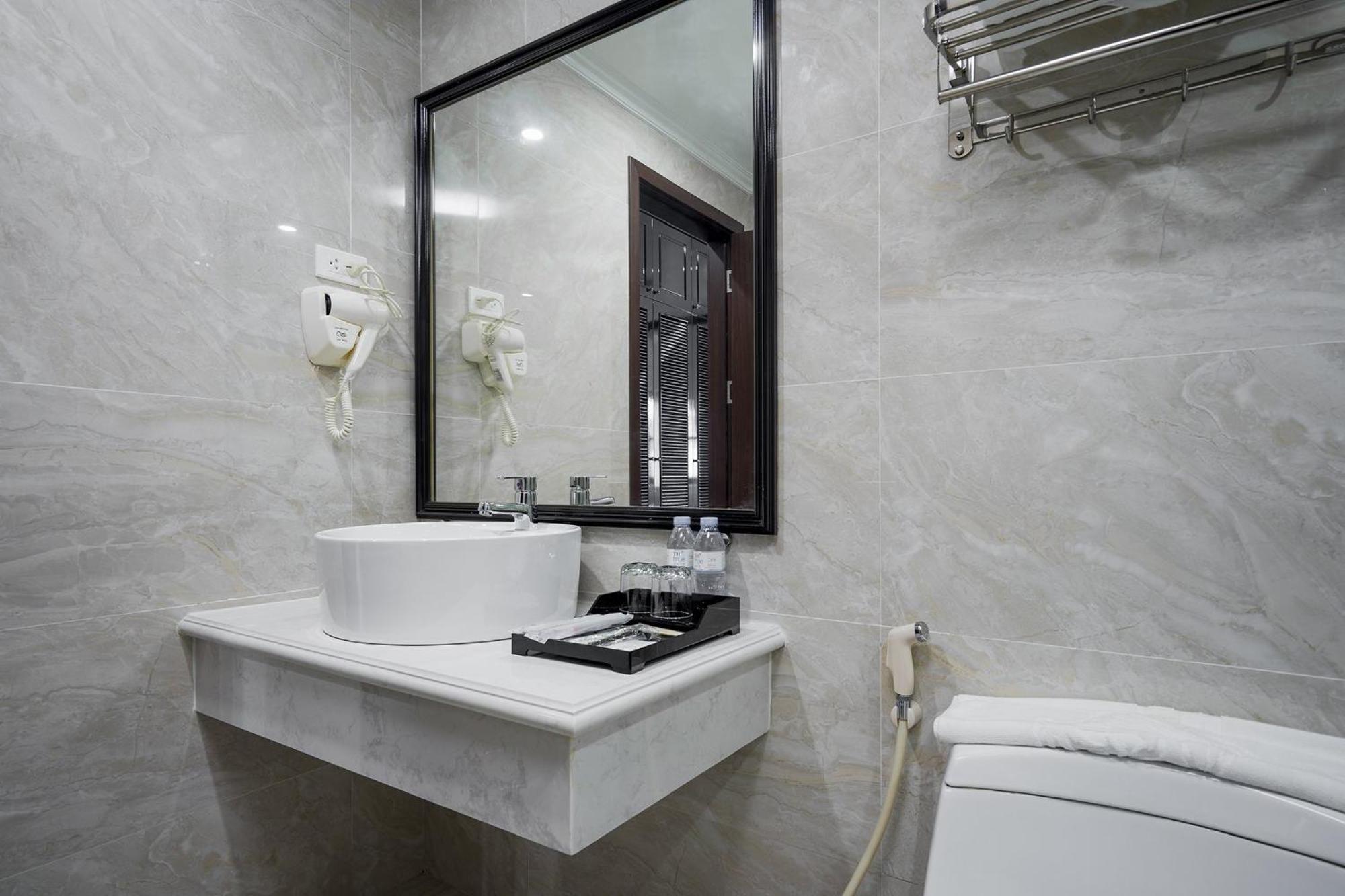 Hotel Holidayhotelhalong 4*