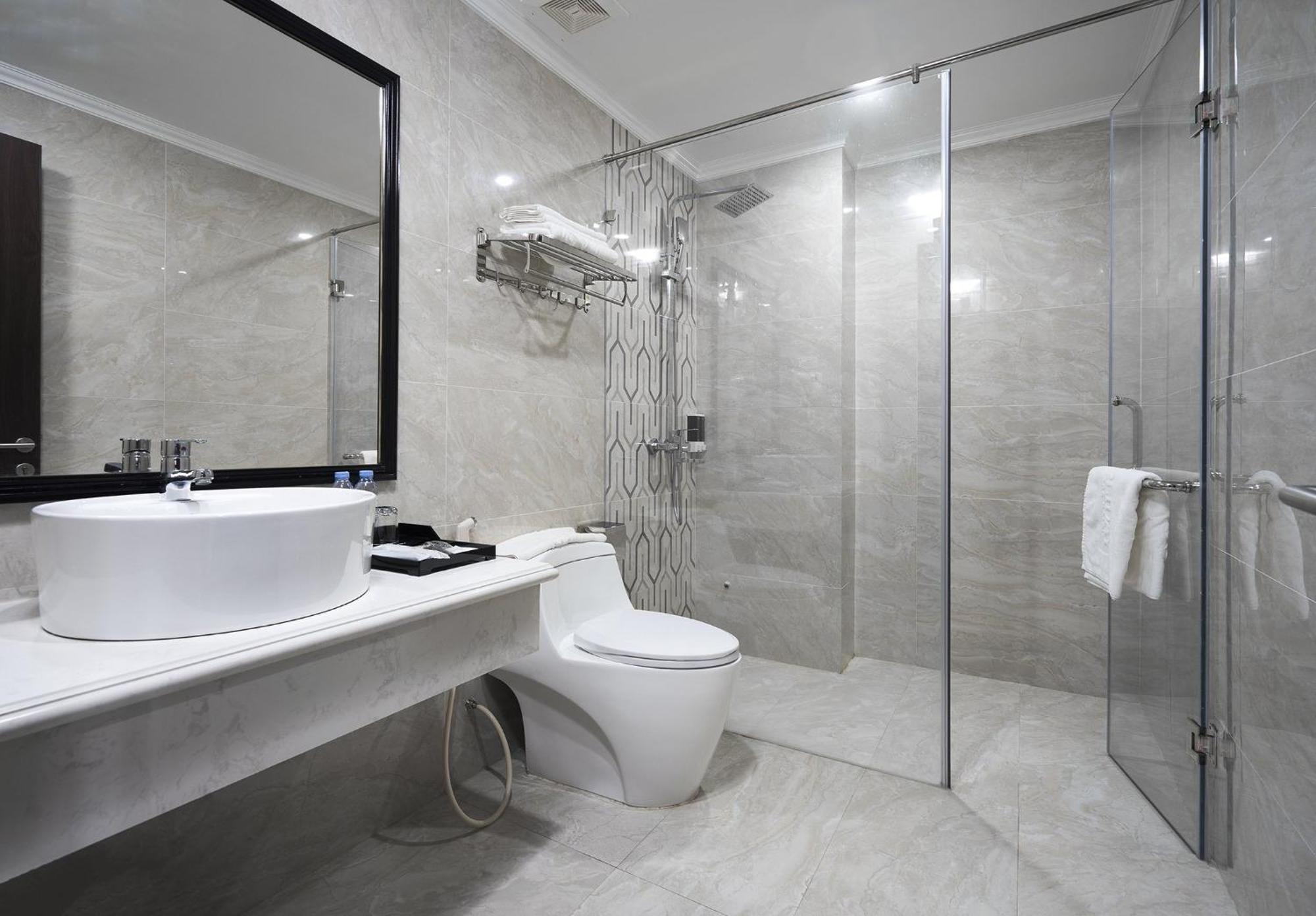 Holidayhotelhalong Hotel 4*