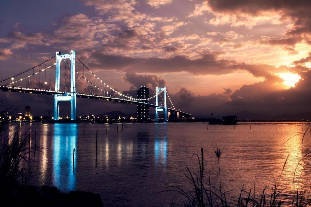 Hotel Moonlight & - Center, High Floor, Great Location & Great Views & Dragon Bridge Views