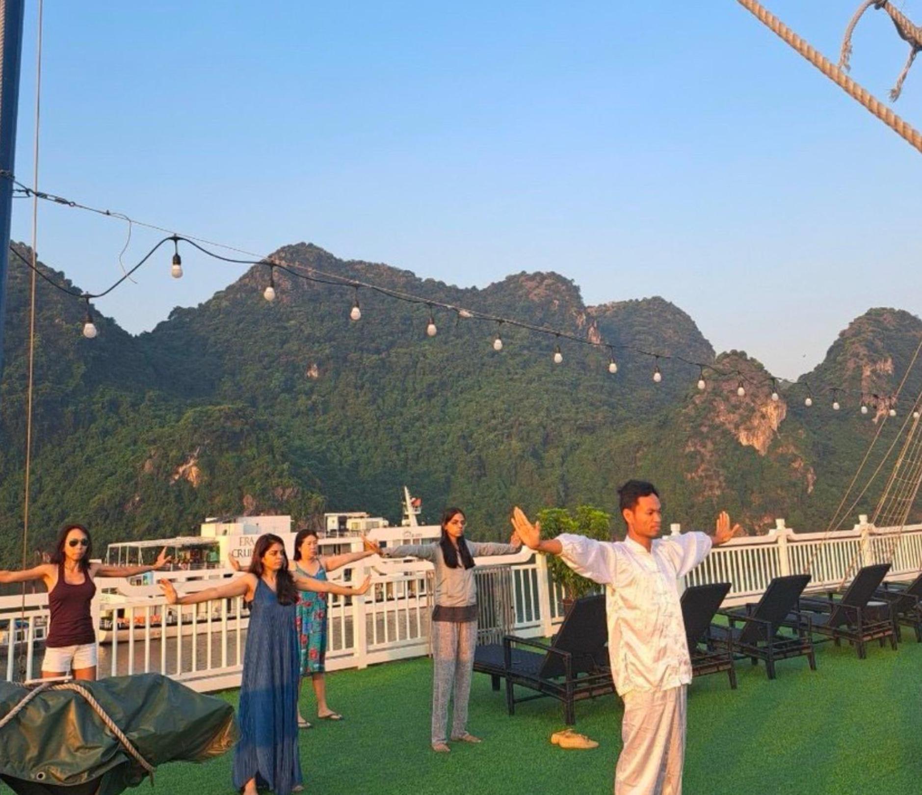 Lotus Elegance Cruise  Hạ Long