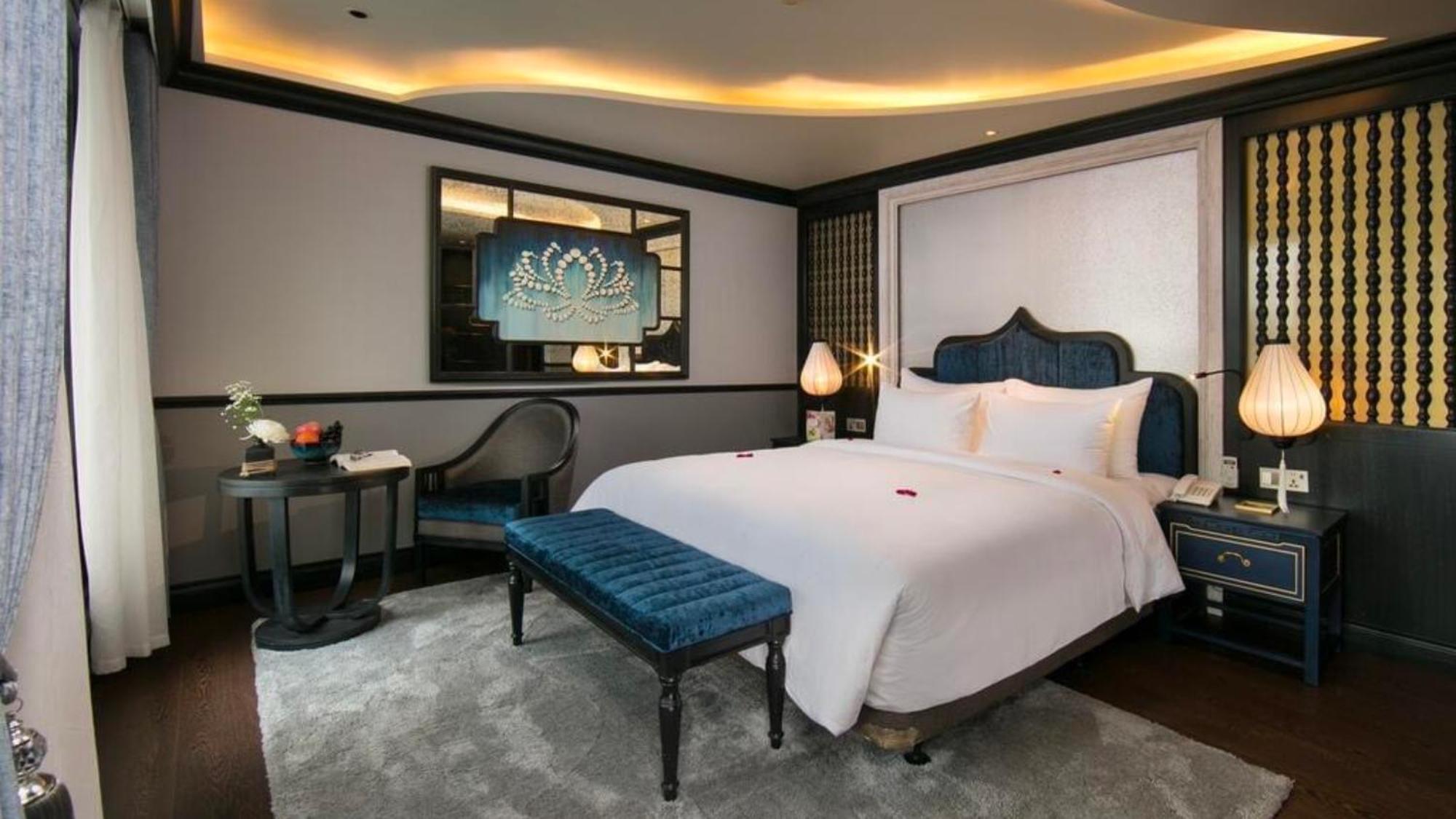 Lotus Elegance Cruise Hạ Long