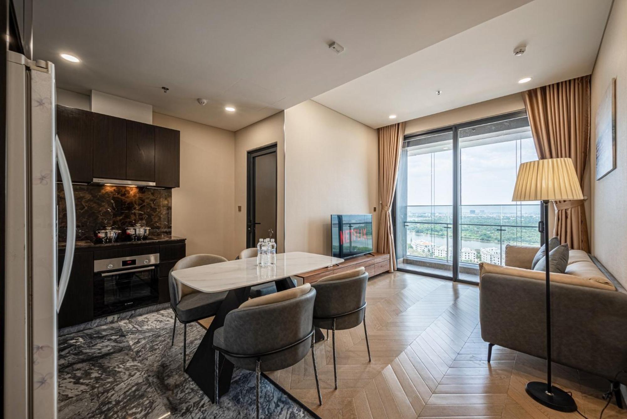 Lumiere Riverside - Luxury District 2 Apartment
