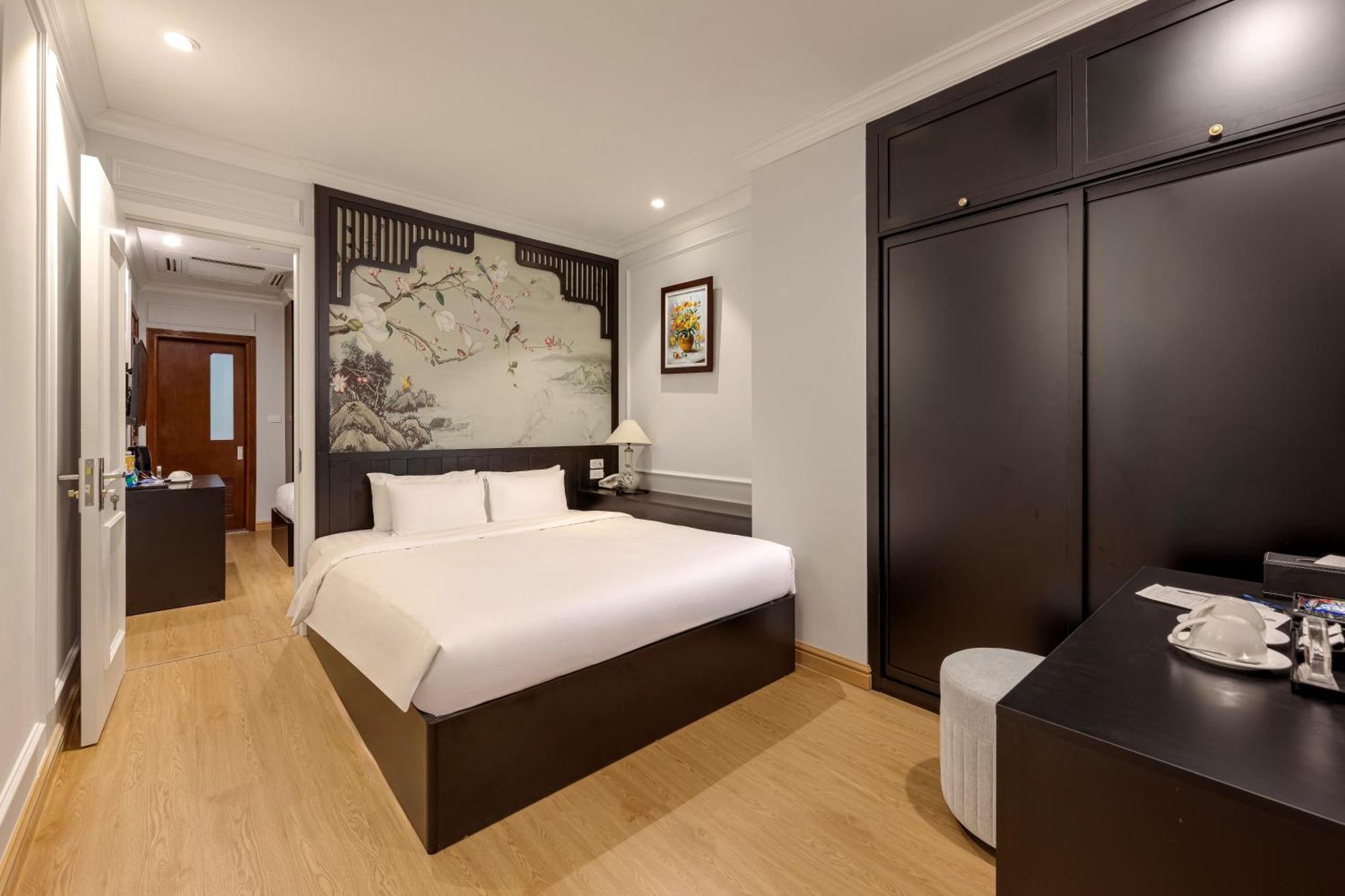 Serenata San De Khách sạn 4*