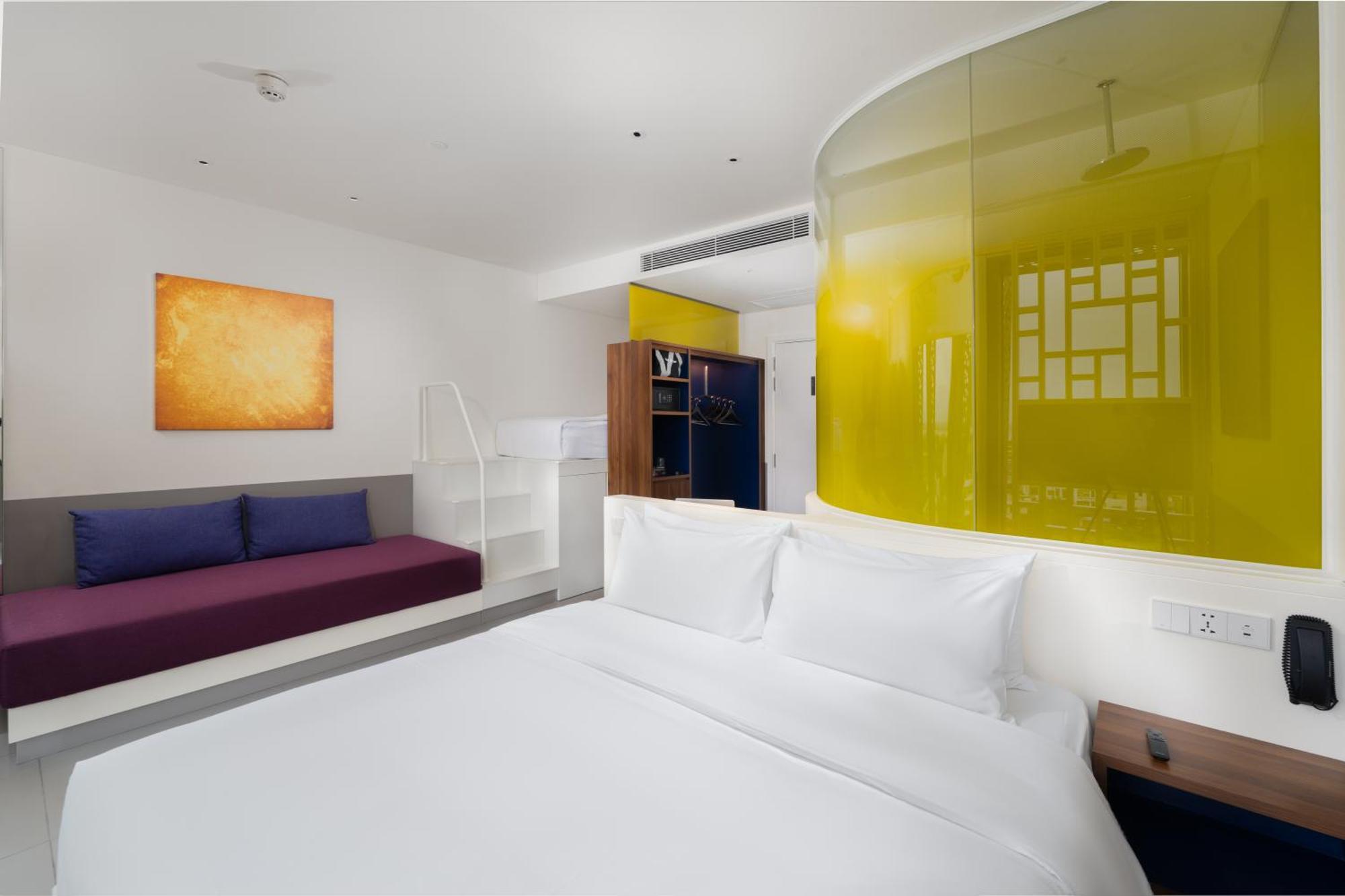 Wink - 24hrs & Rooftop Pool Bar
