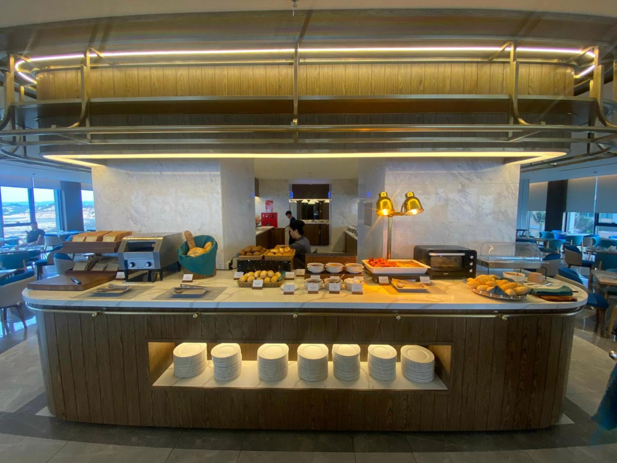 M Condotel By Mandala Cham Bay & Hotel