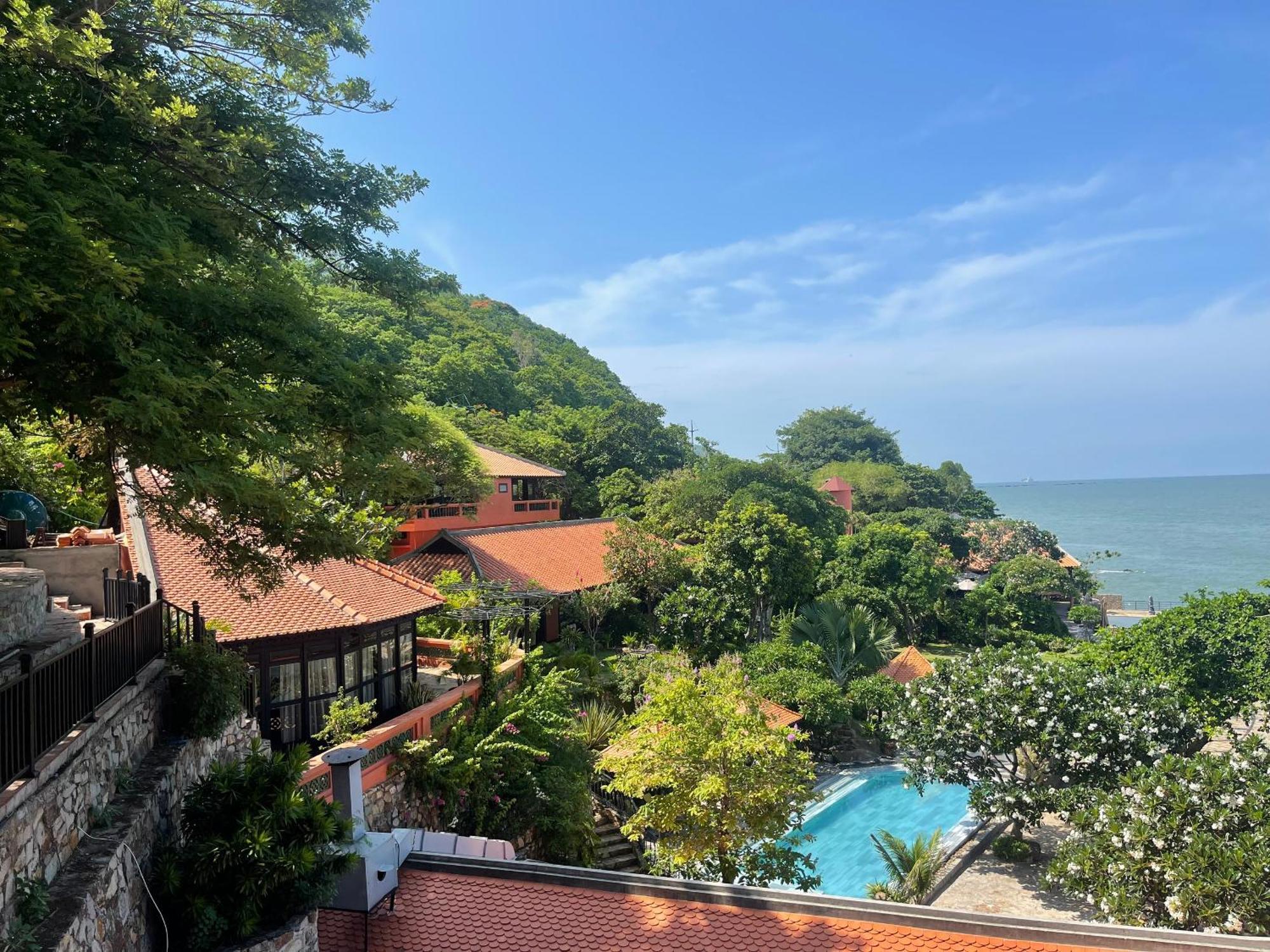Binh An Village Hotel 4*