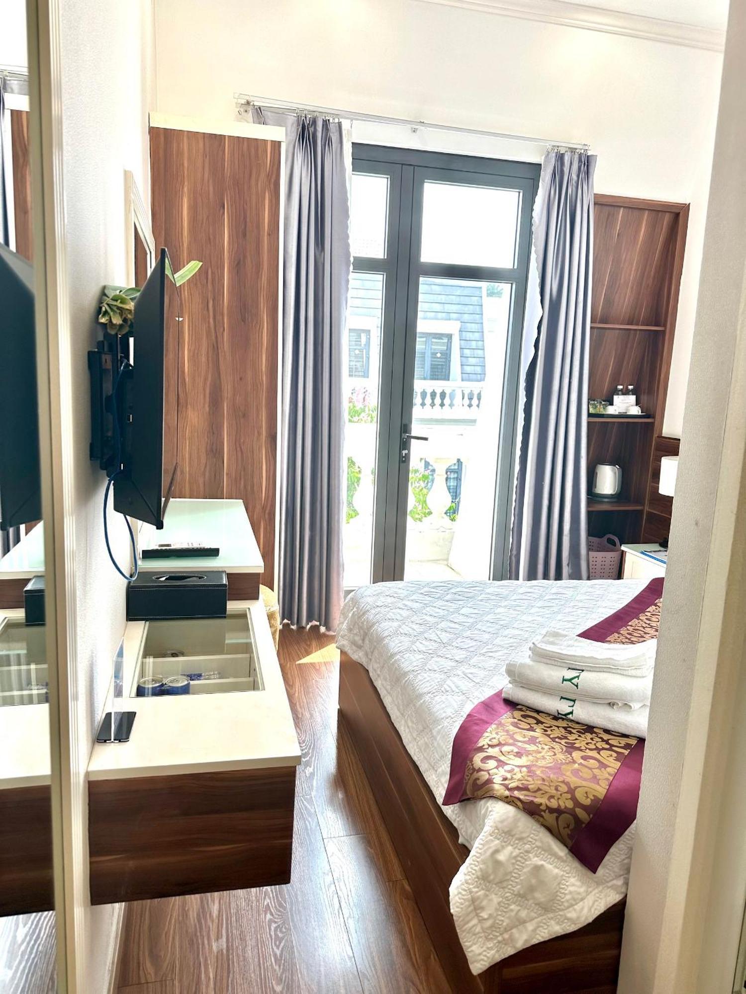 Khách sạn New