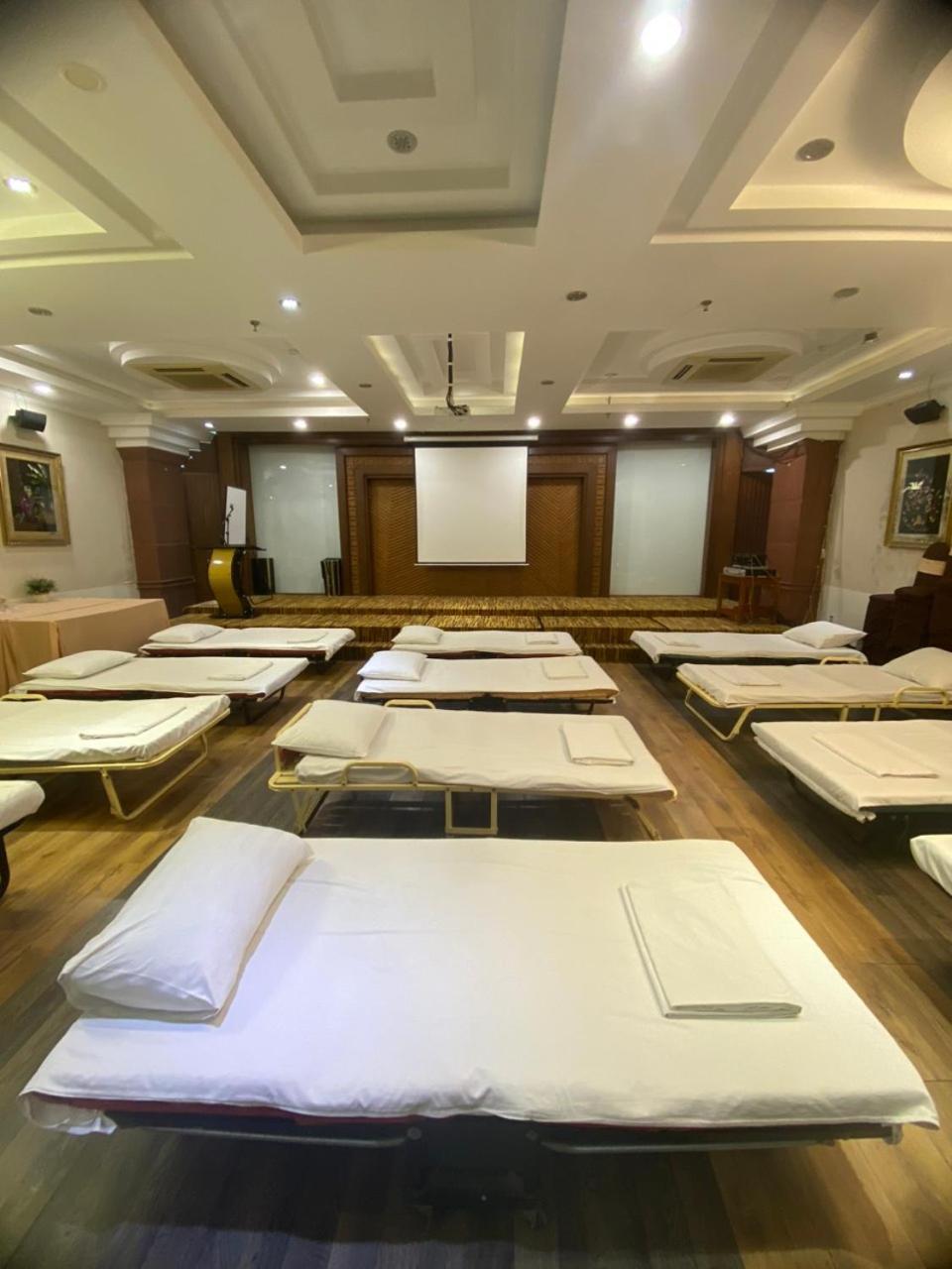 Hotel Adina 3 Star 3*