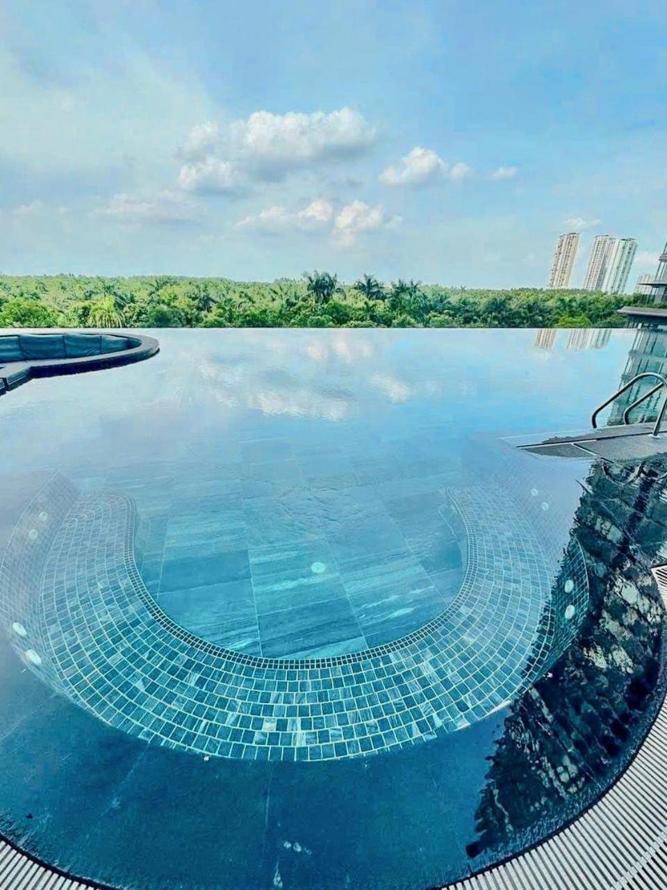 3br Ecopark Onsen! Balcony View Free Pool Hung Yen