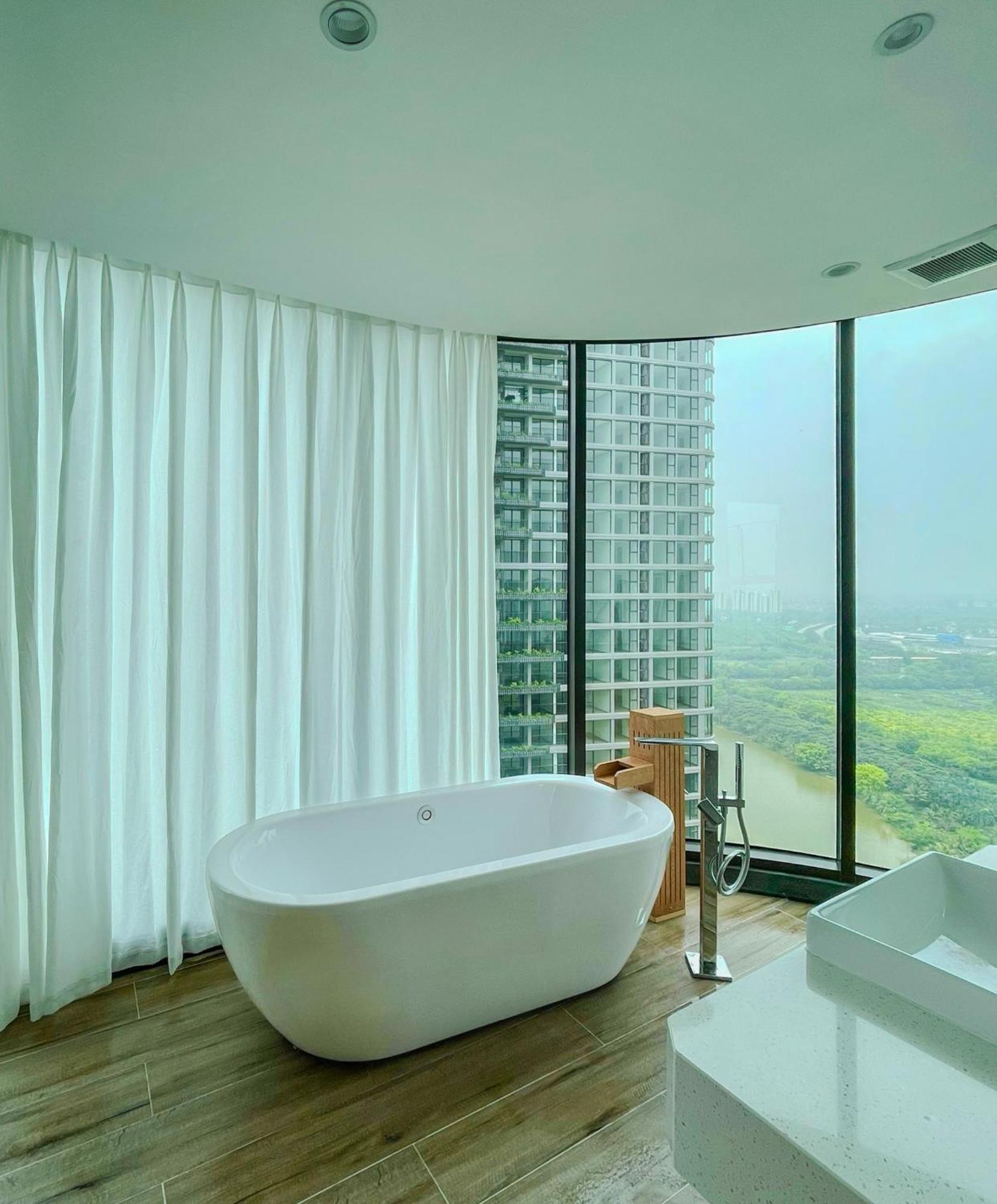 3br Ecopark Onsen! Balcony View Free Pool * Hung Yen