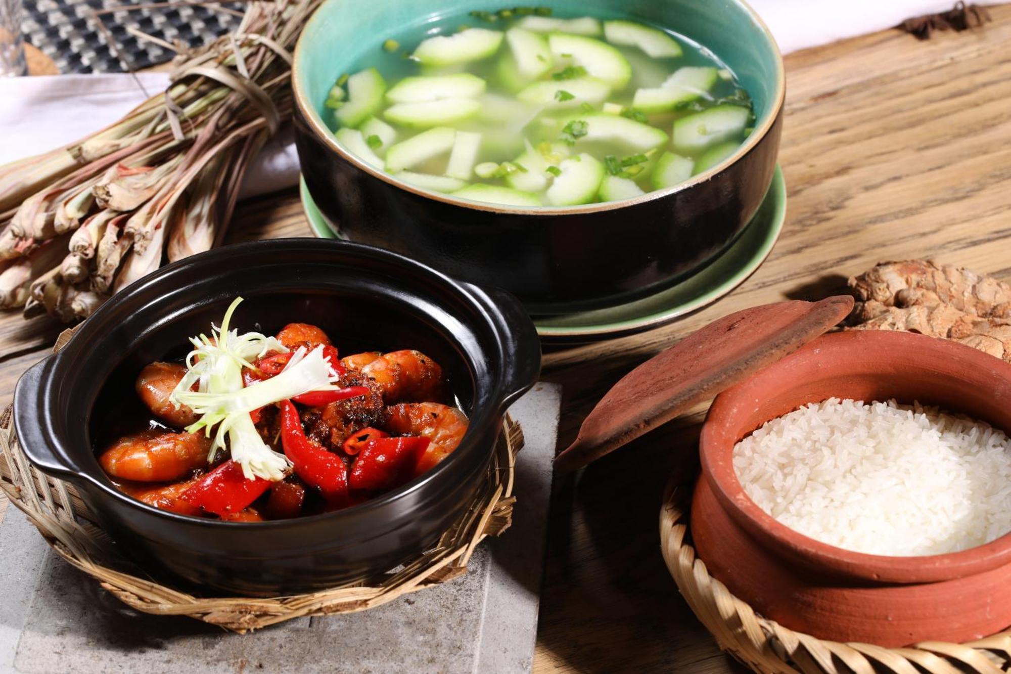 Khách sạn Emm 4*