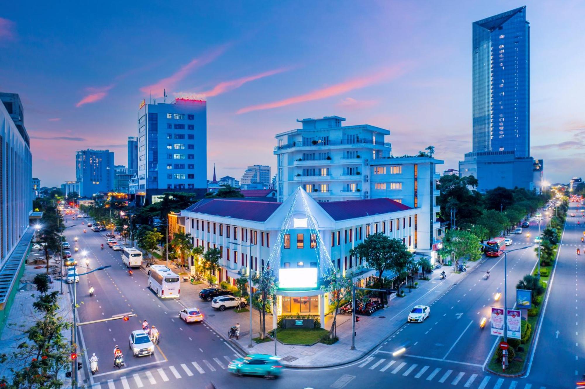 Emm Khách sạn 4*