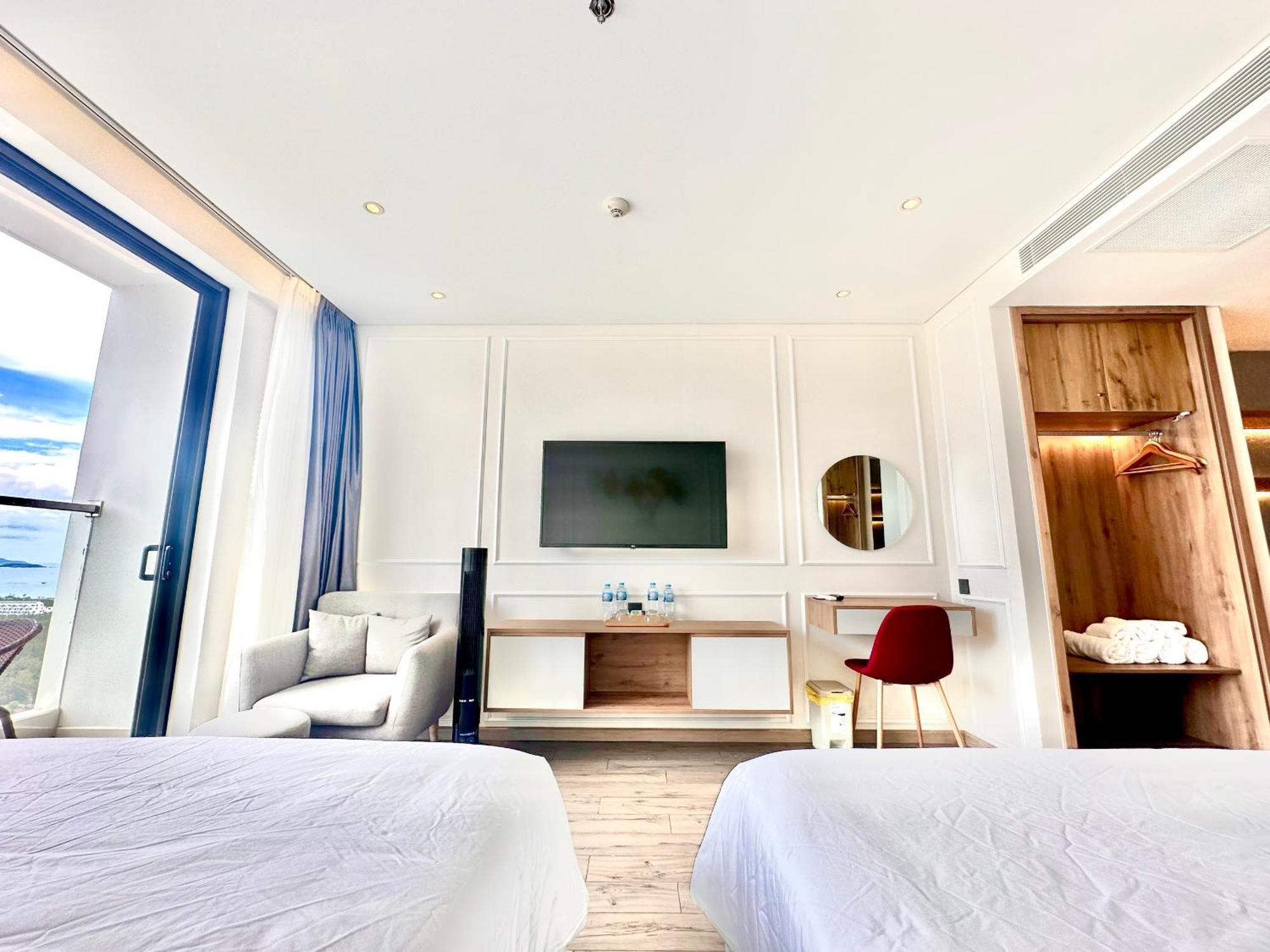 White House Condotel Phú Yên Khách sạn hẻo lánh 3*