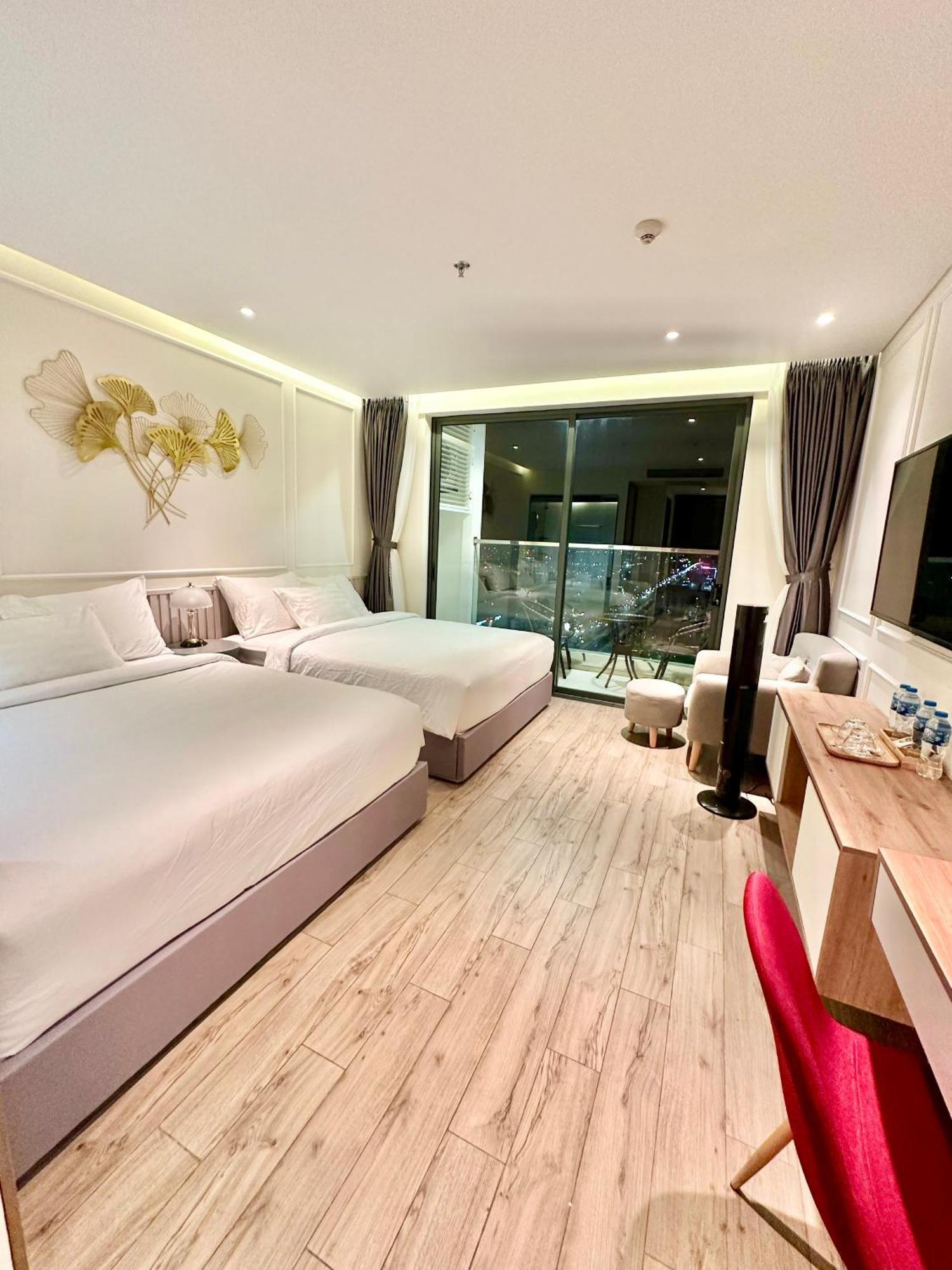 Khách sạn hẻo lánh White House Condotel Phú Yên