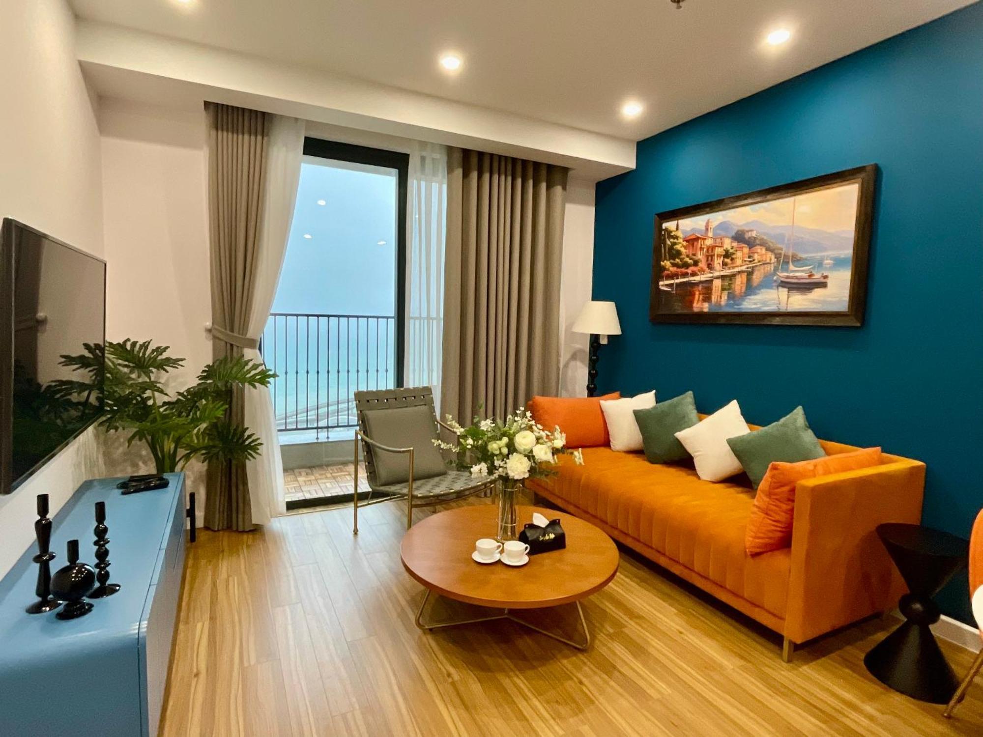 Sea Gallery Luxury Apartment