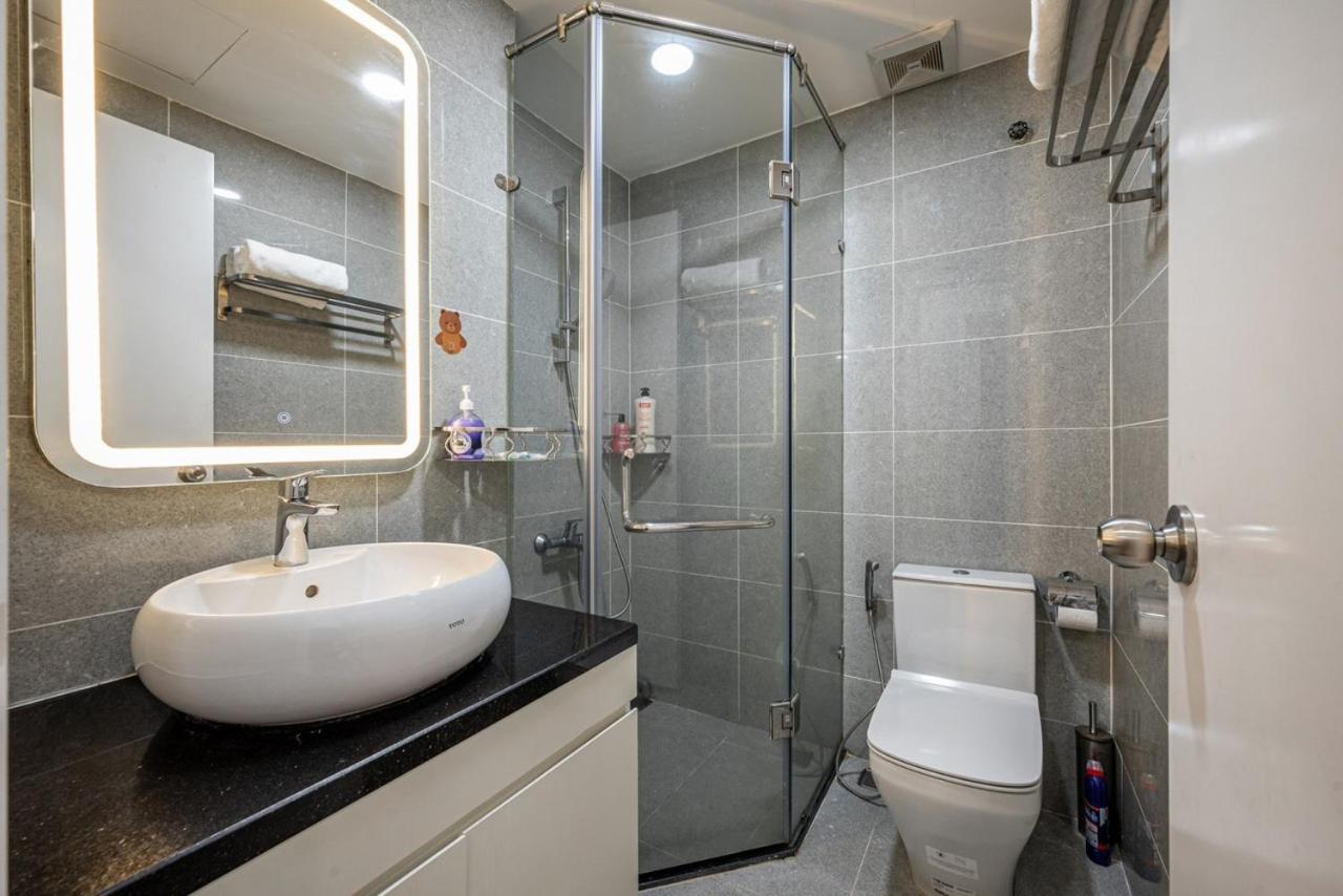 Modern 2br 12 Center At Terra Royal By Orli Apartment *