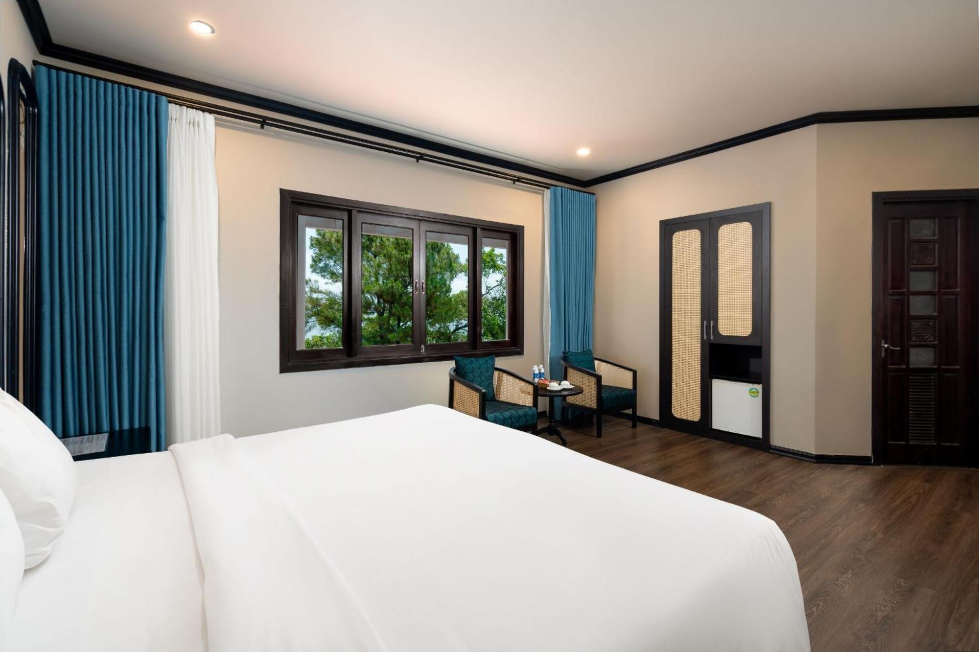 Tuan Chau 4* Ha Long