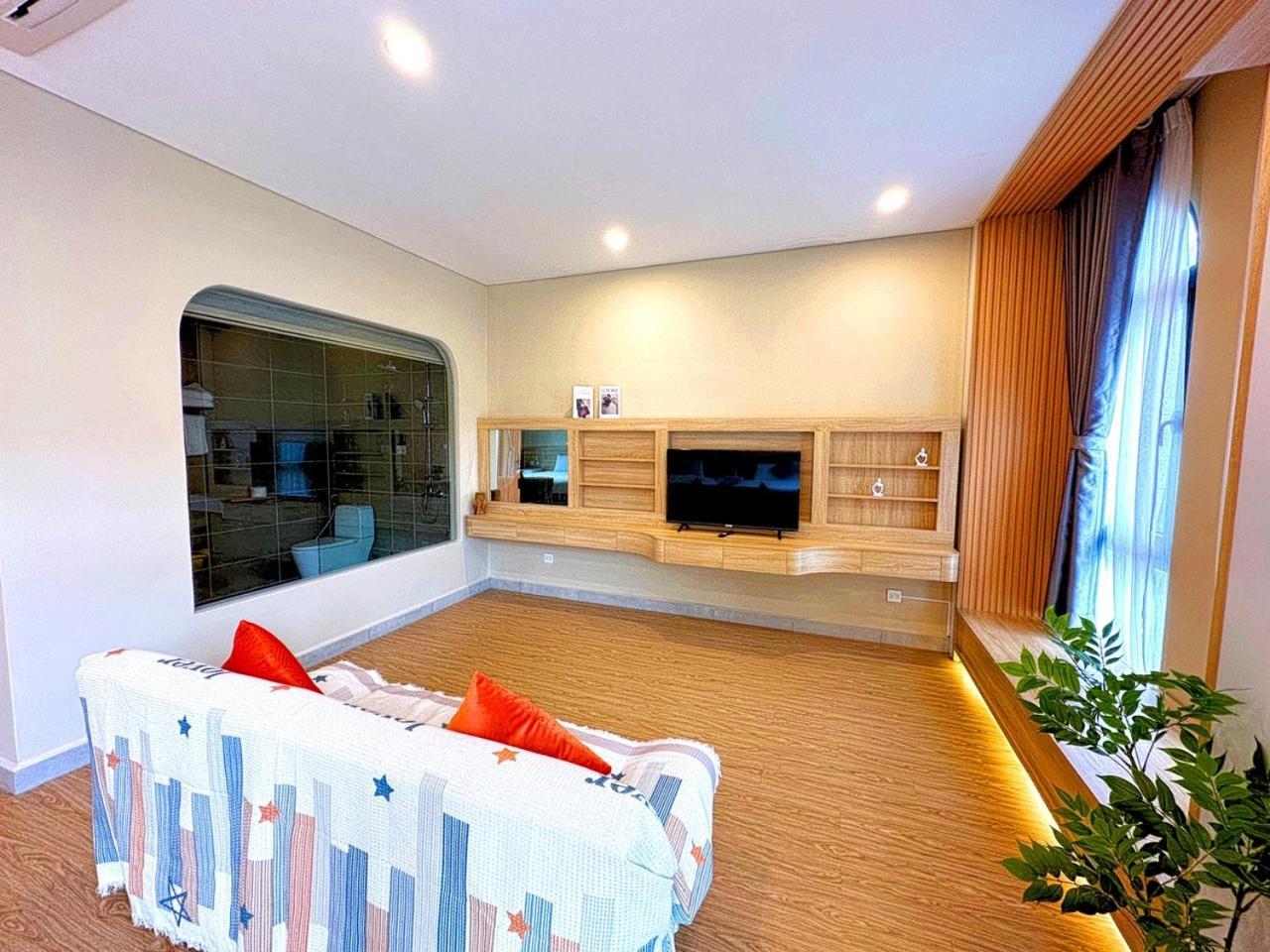 The Sol House 3*