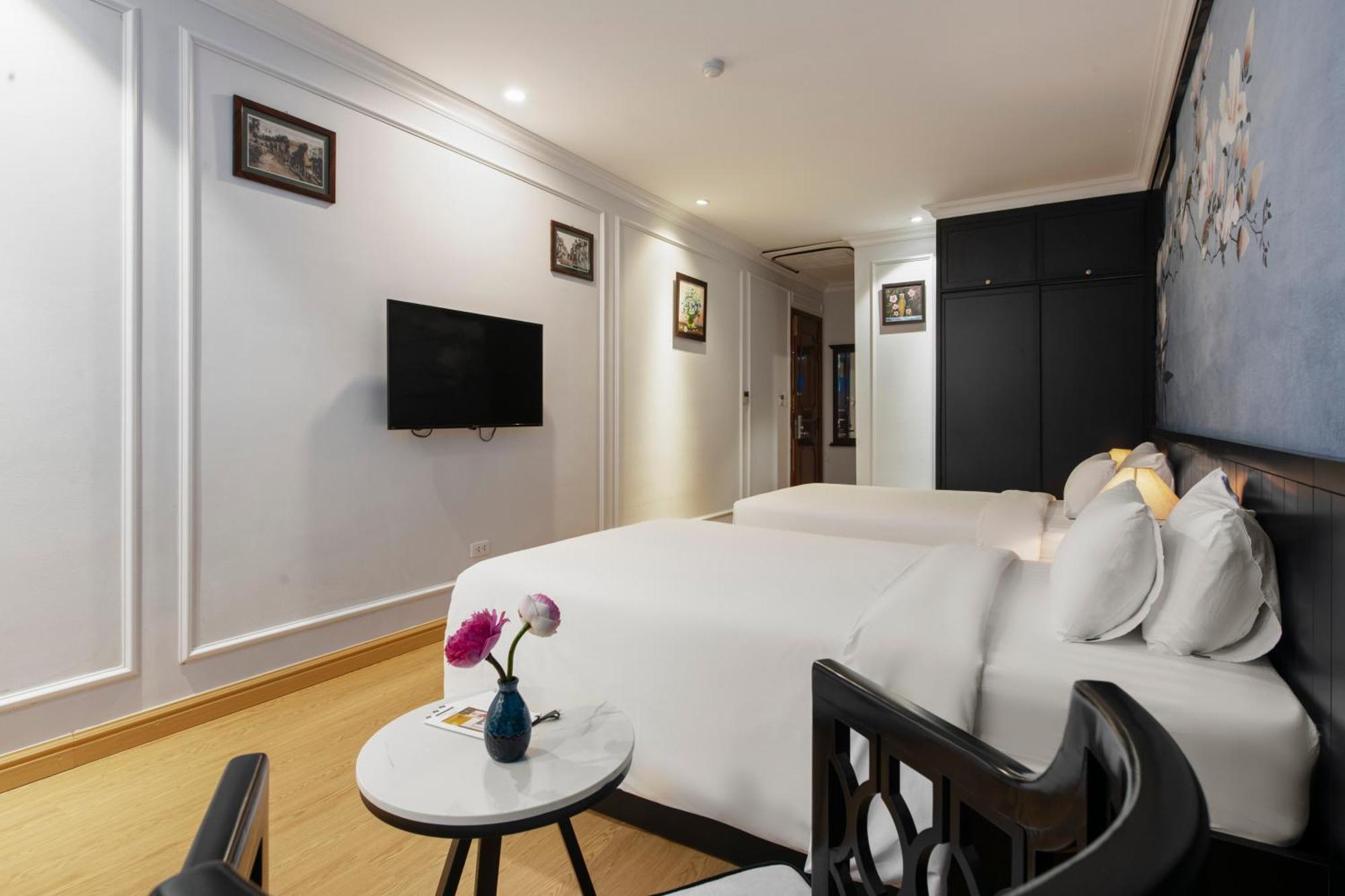 Serenata San De Khách sạn 4*