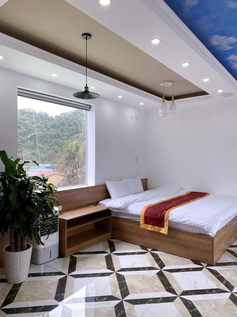 Khach San Nhiet Doi Hotel