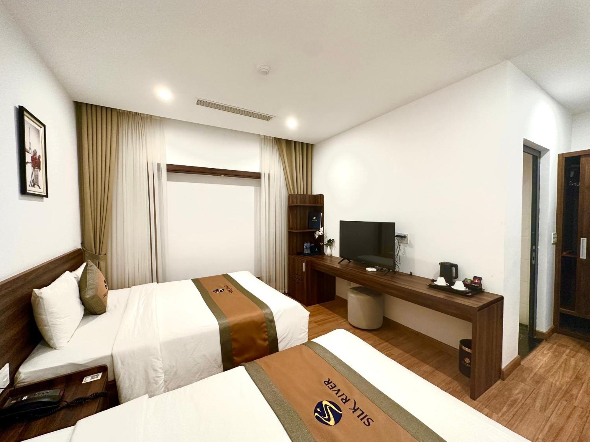Silk River 3*
