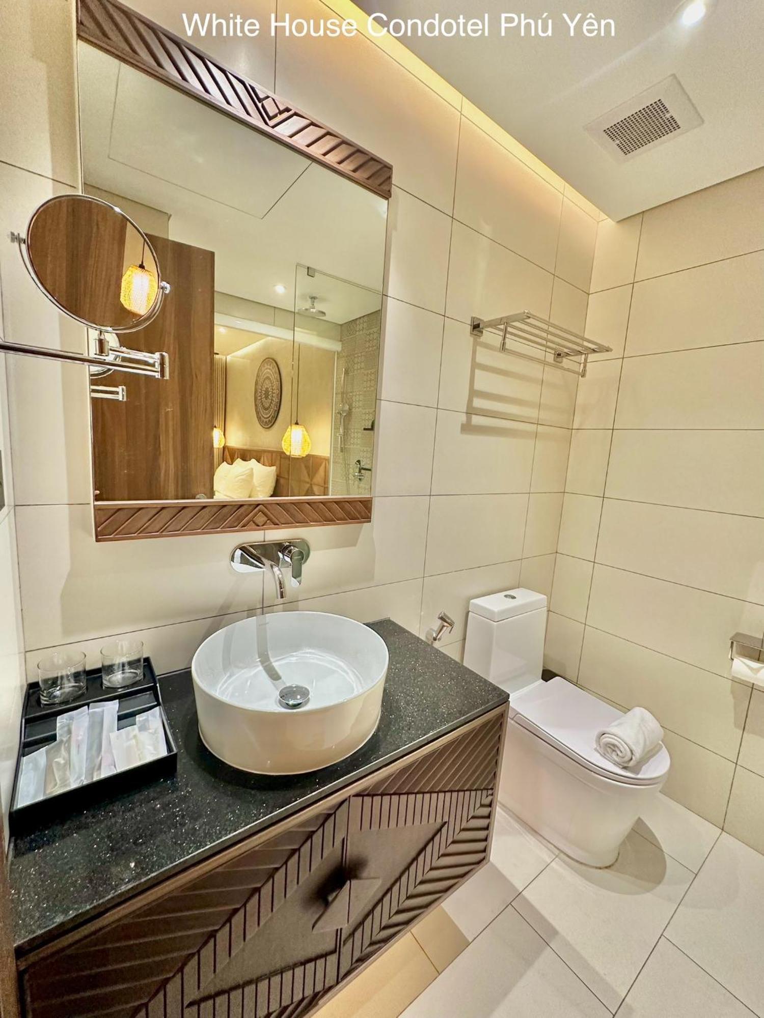 Khách sạn hẻo lánh White House Condotel Phú Yên Tuy Hoà