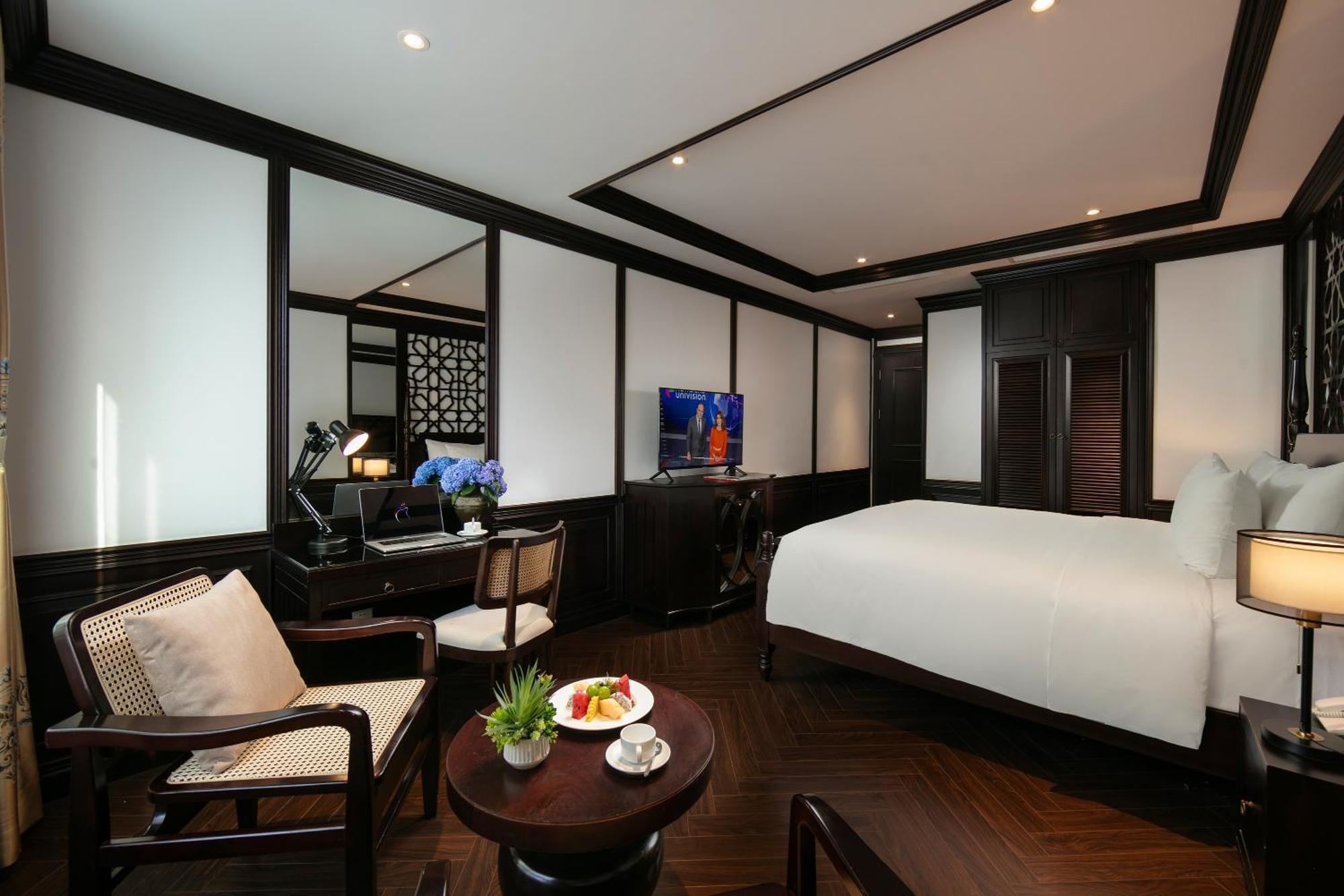 De Crown 5*