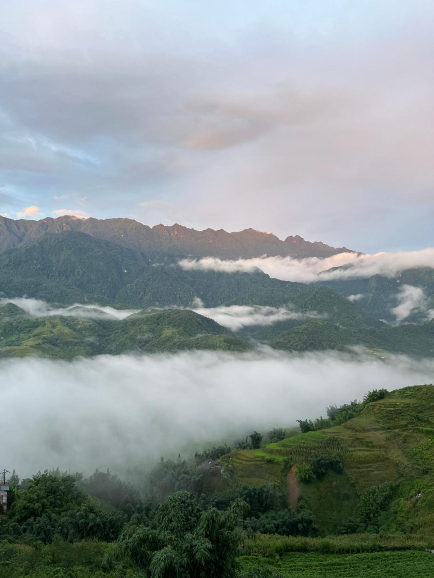 Black Hmong View Hotel