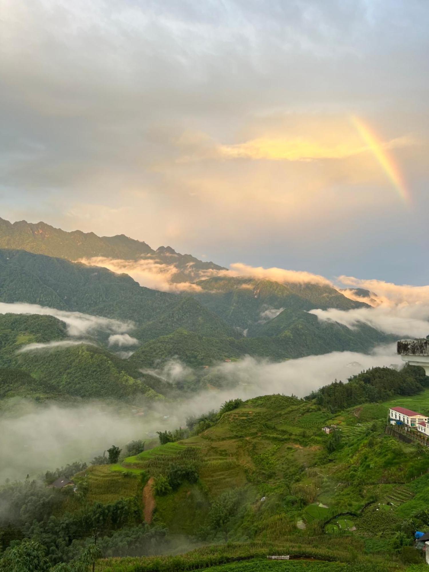 Black Hmong View Hotel