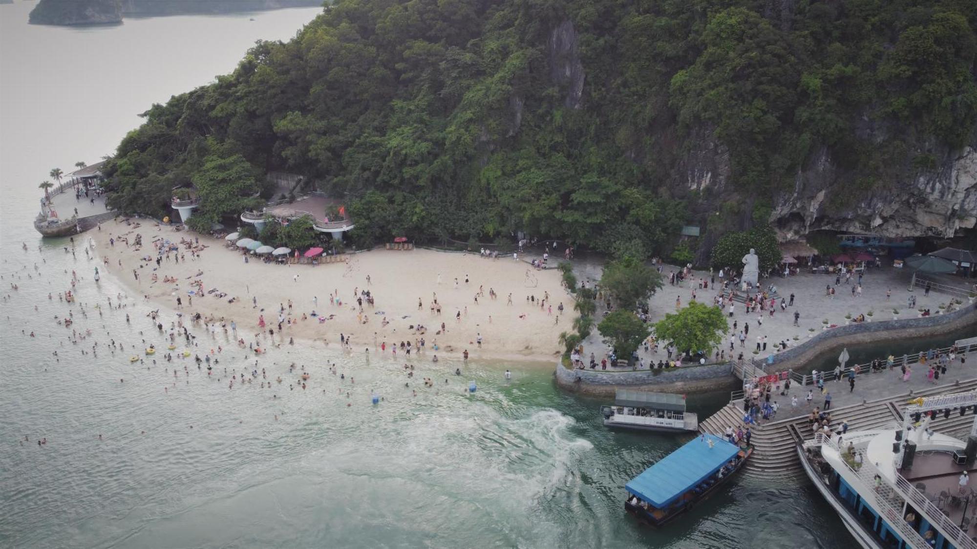 Catherine Cruises Bay  Hạ Long
