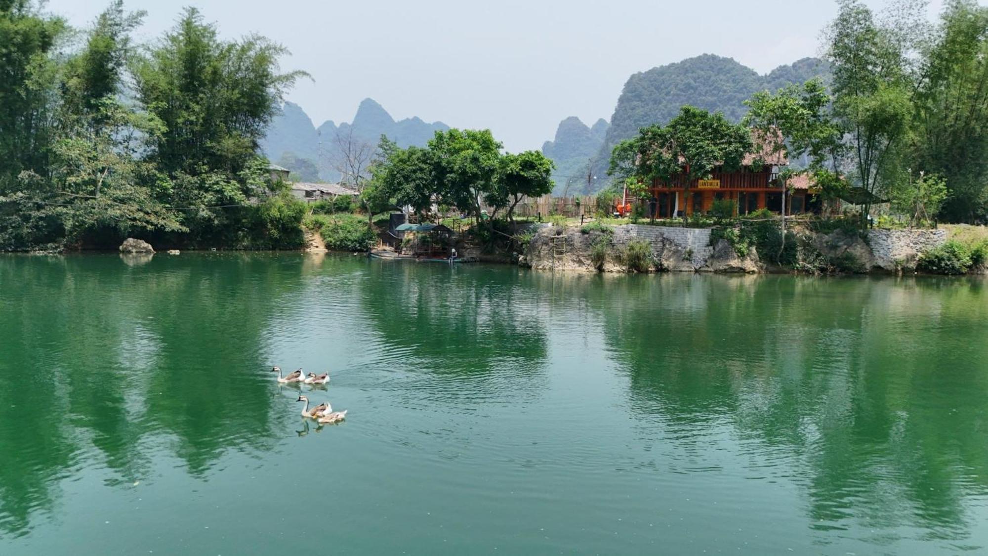 Lan's Thac Ban Gioc Waterfalls