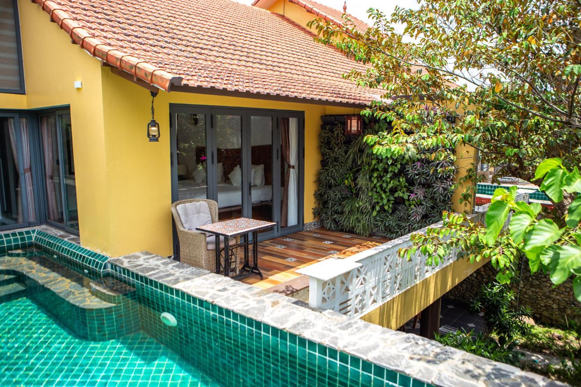 Phong Nha Farmstay Resort