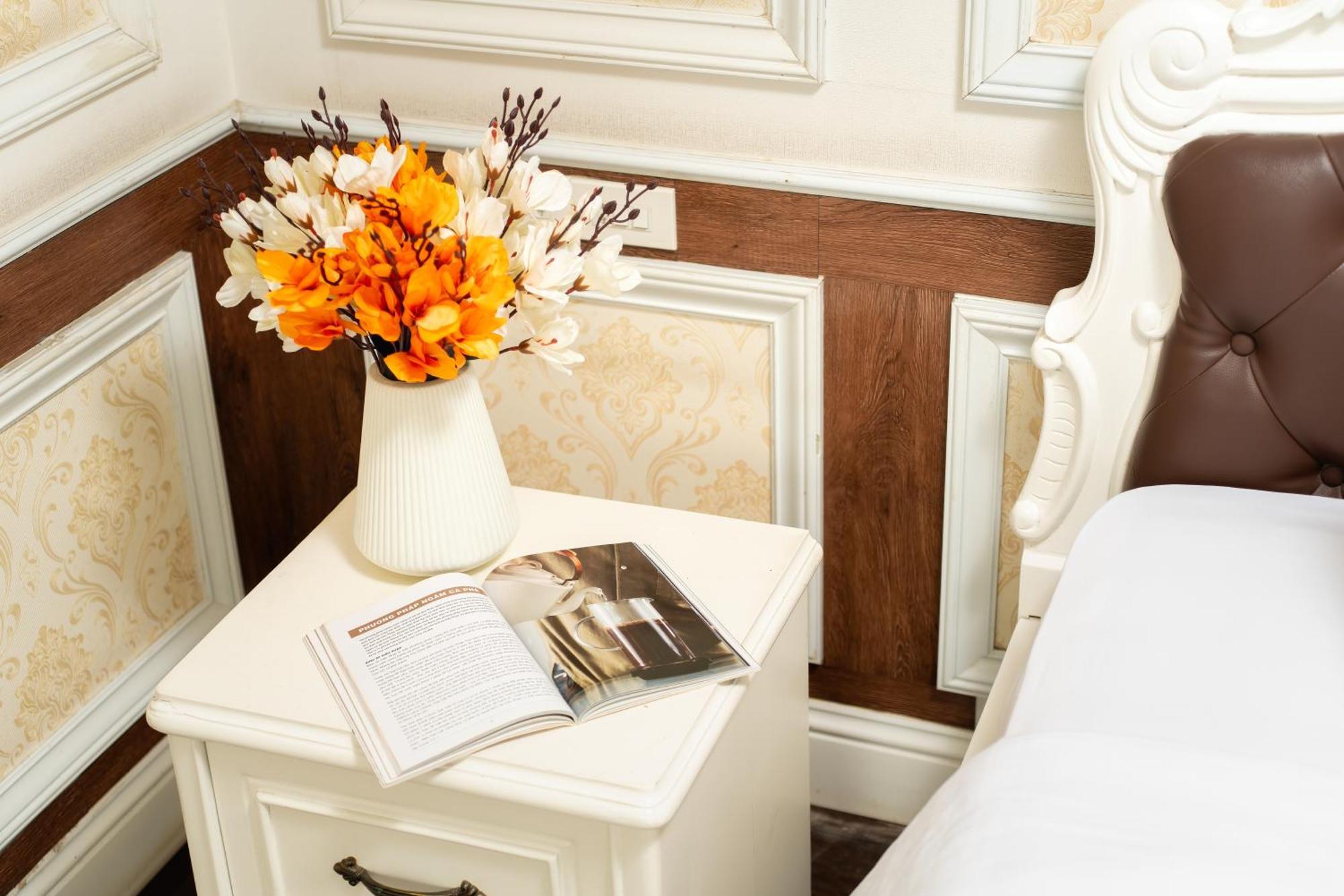 Halong Aquamarine Royal Cruise Botel 5*