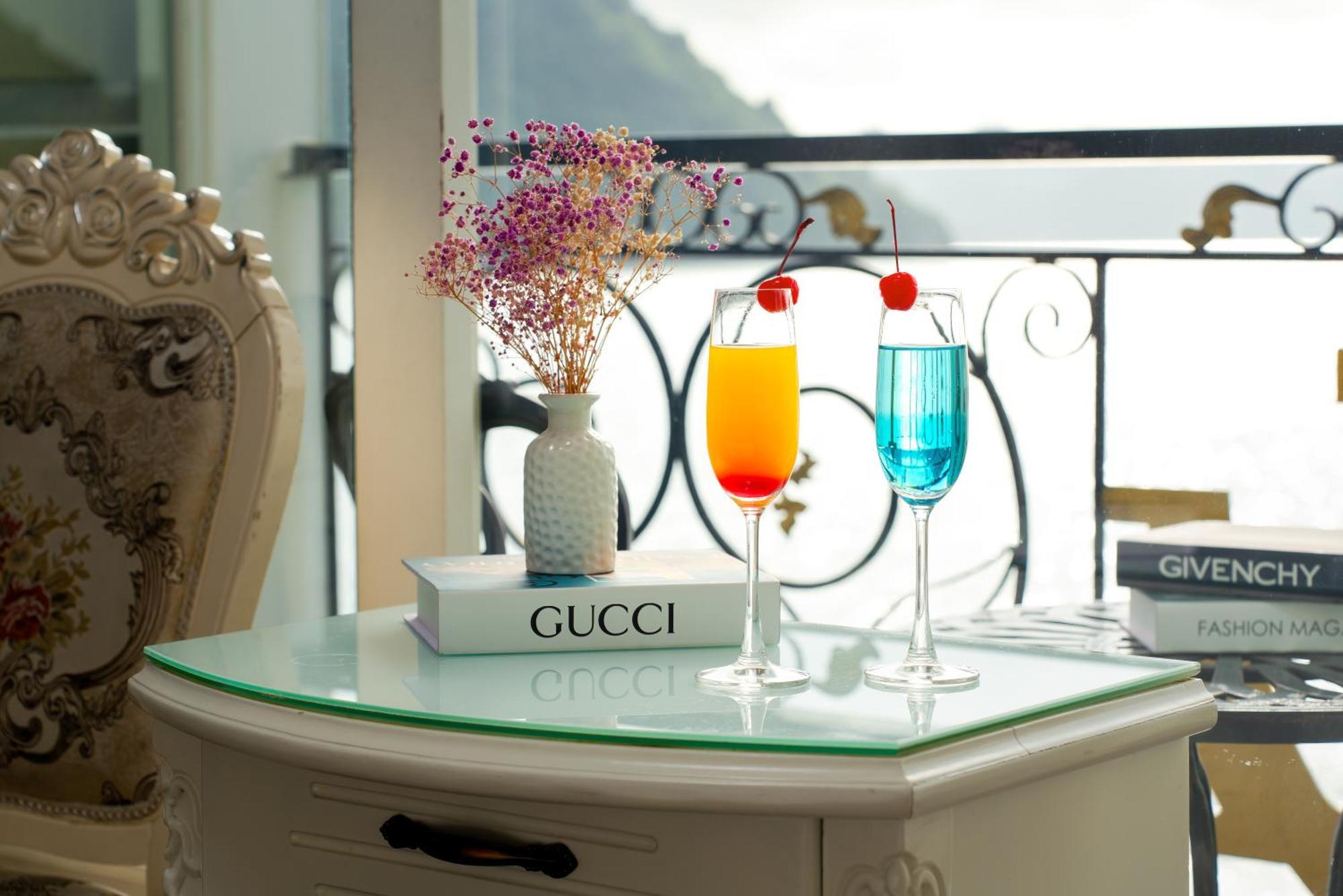 Halong Aquamarine Royal Cruise Botel 5*