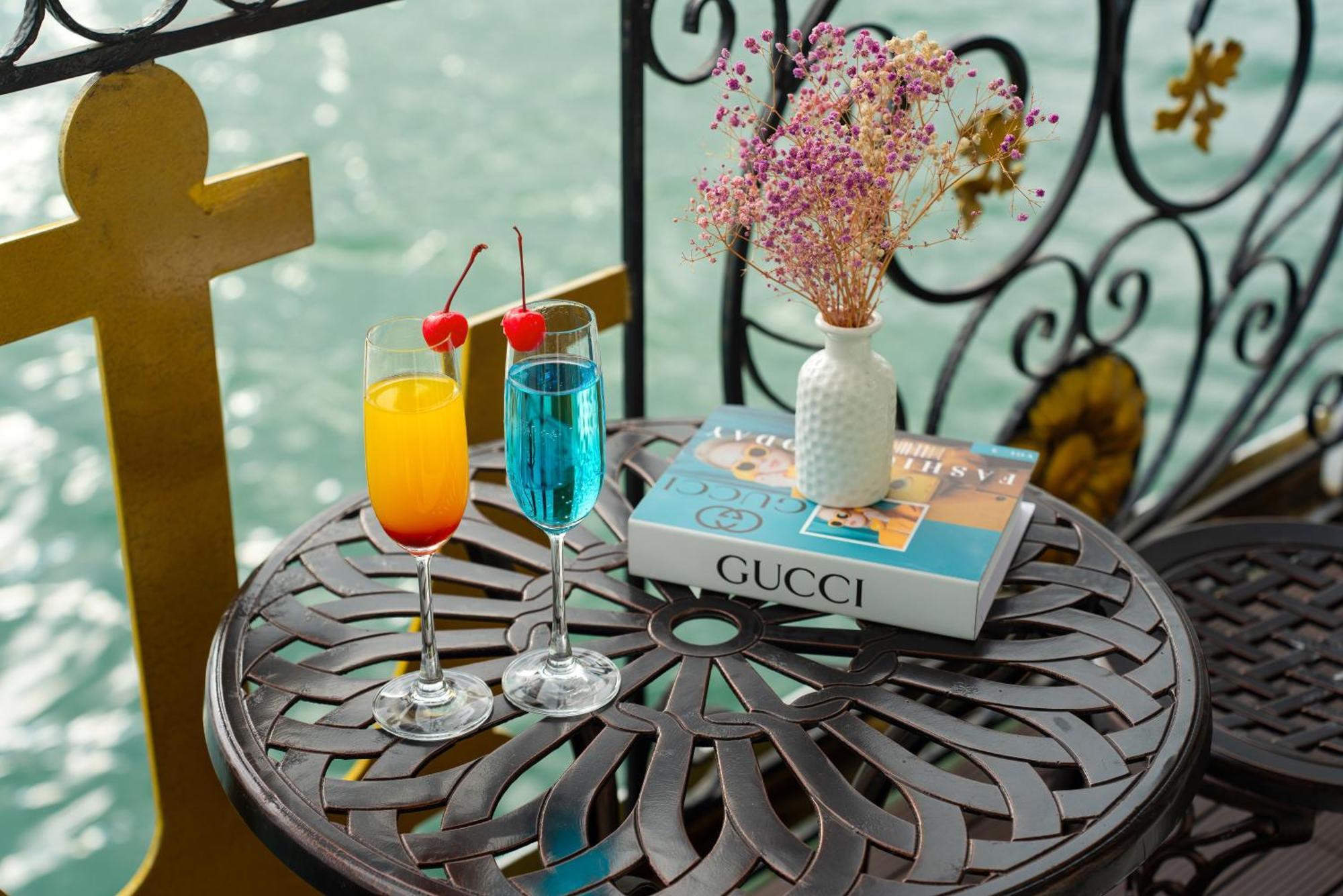 Botel Halong Aquamarine Royal Cruise