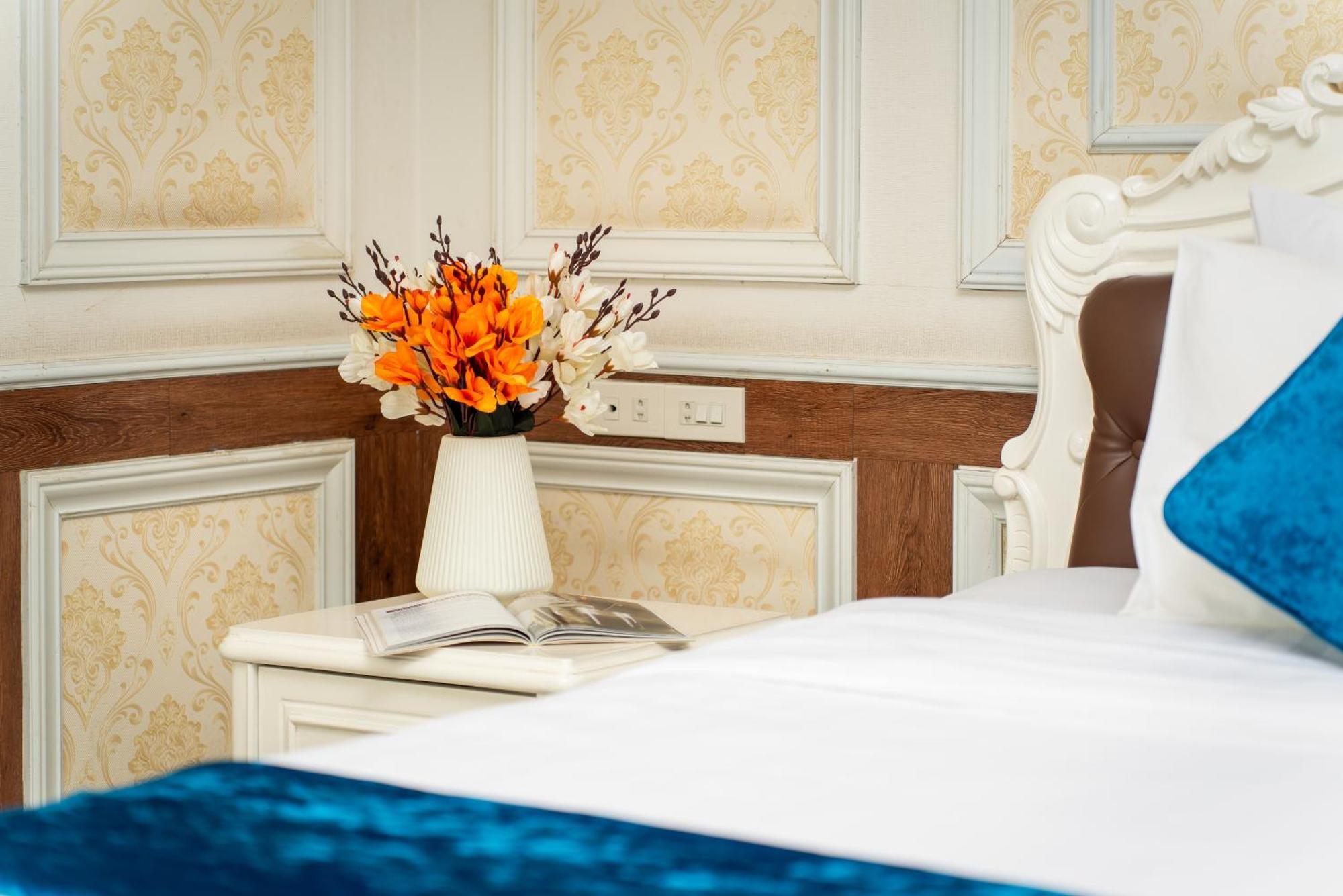 Botel Halong Aquamarine Royal Cruise 5*