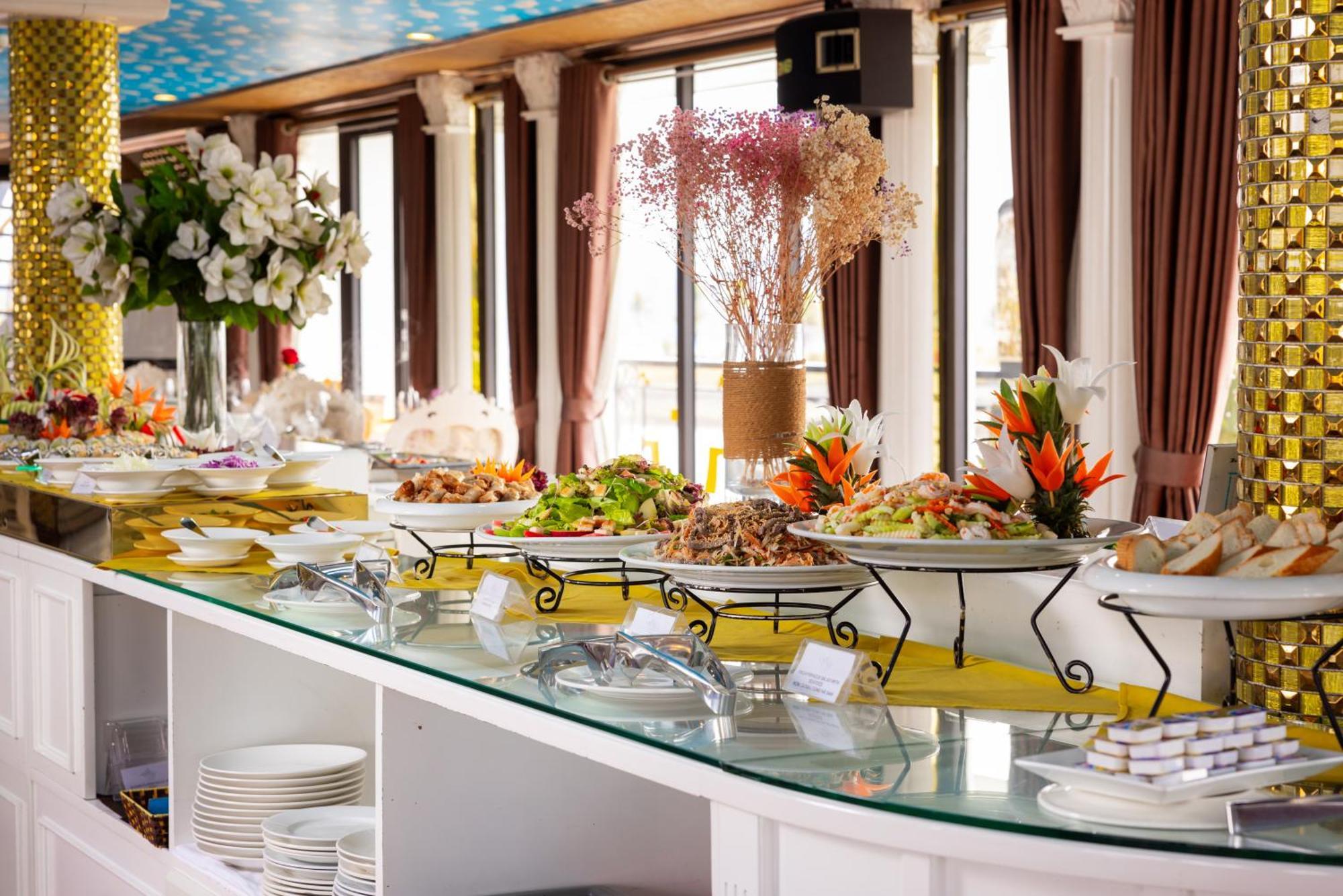 Halong Aquamarine Royal Cruise Hạ Long